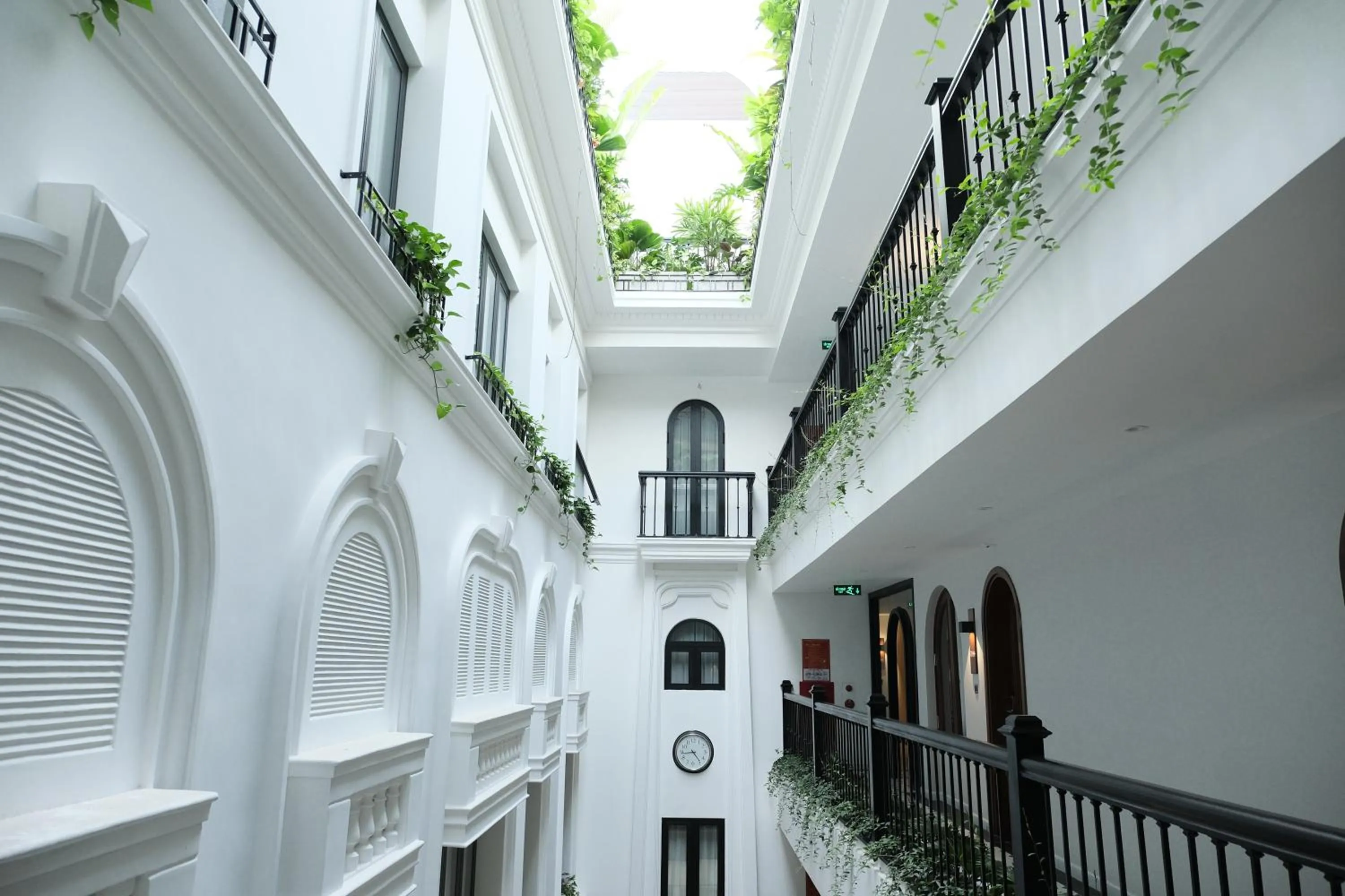 Neighbourhood in Paul Chabot Hotel
