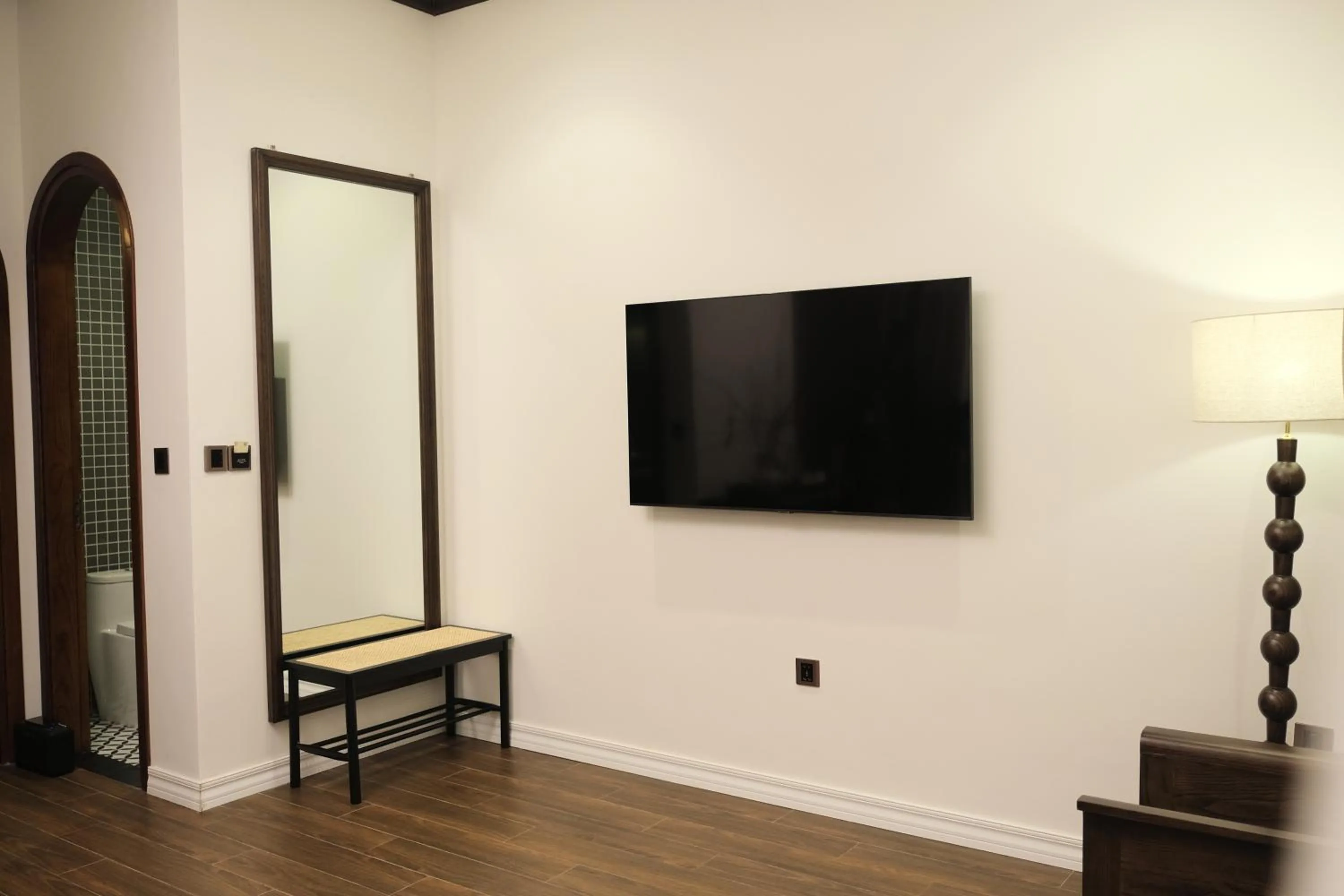 TV and multimedia in Paul Chabot Hotel