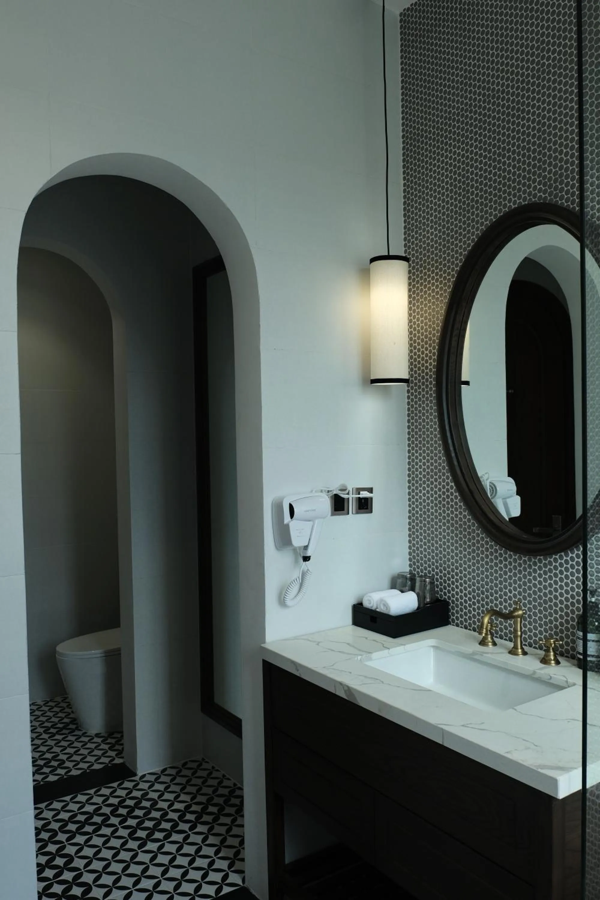 Toilet in Paul Chabot Hotel