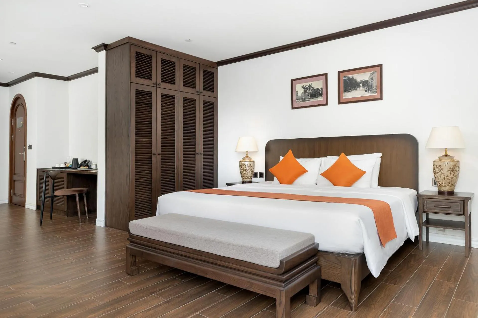 Bed in Paul Chabot Hotel