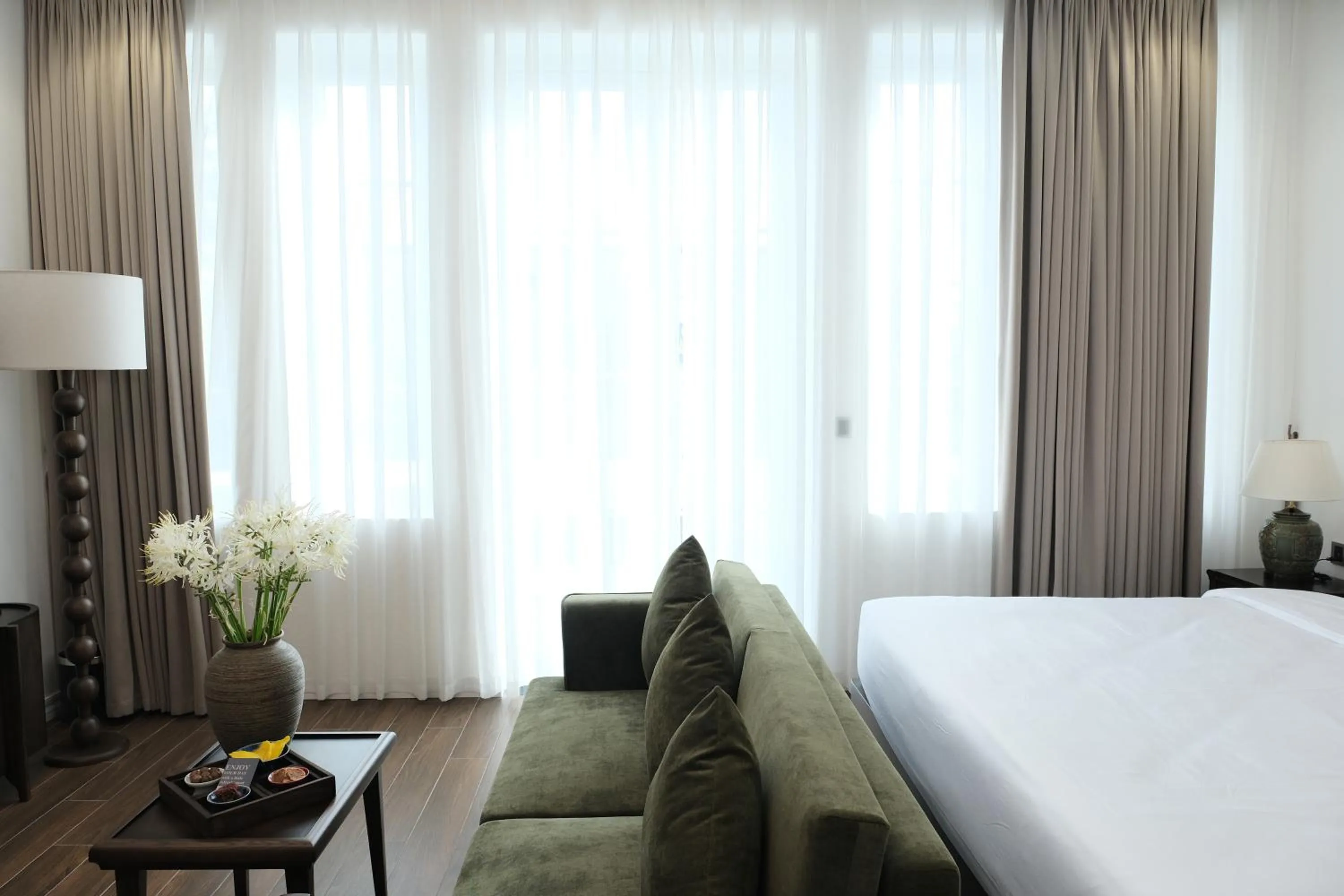 Living room, Bed in Paul Chabot Hotel