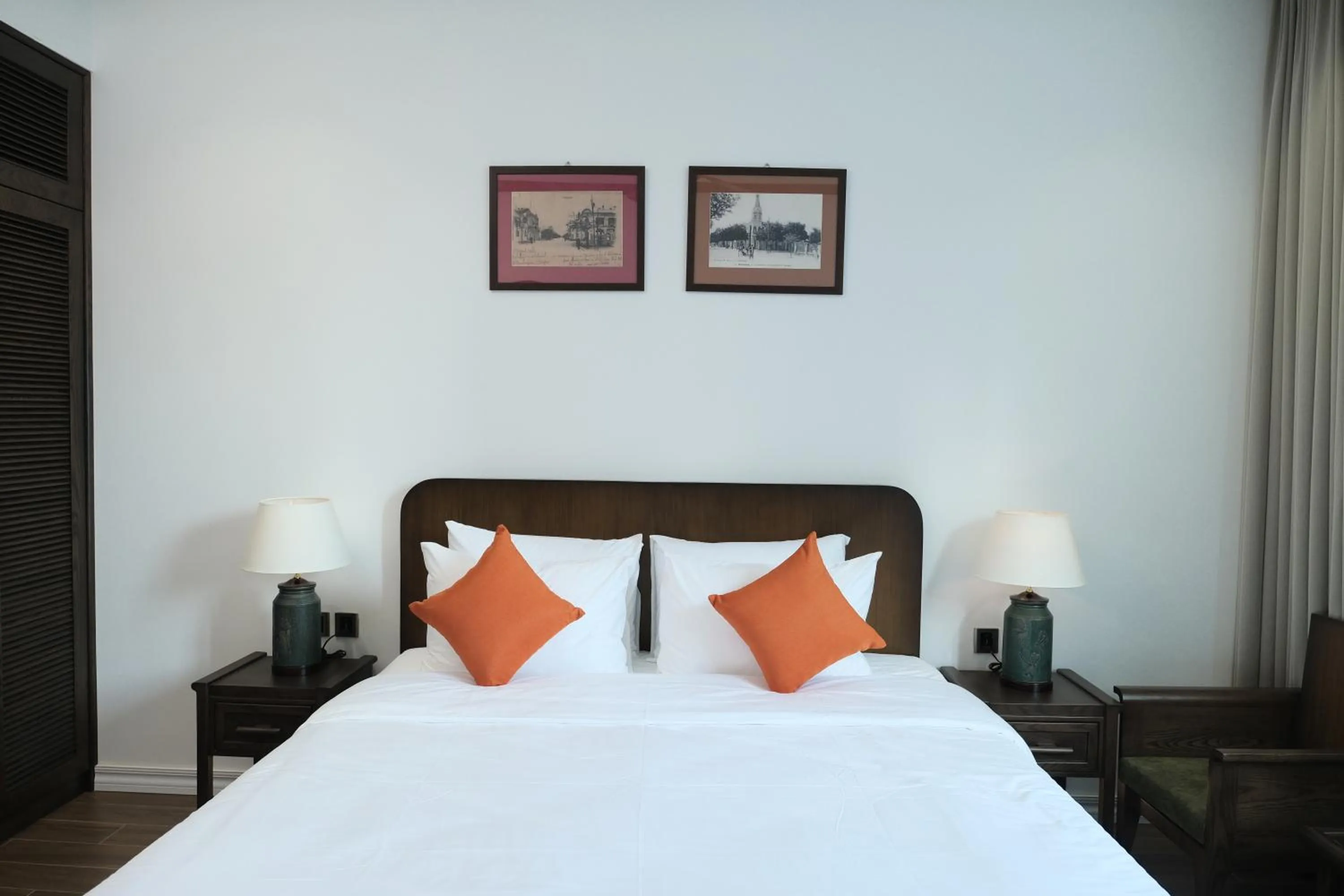 Bed in Paul Chabot Hotel