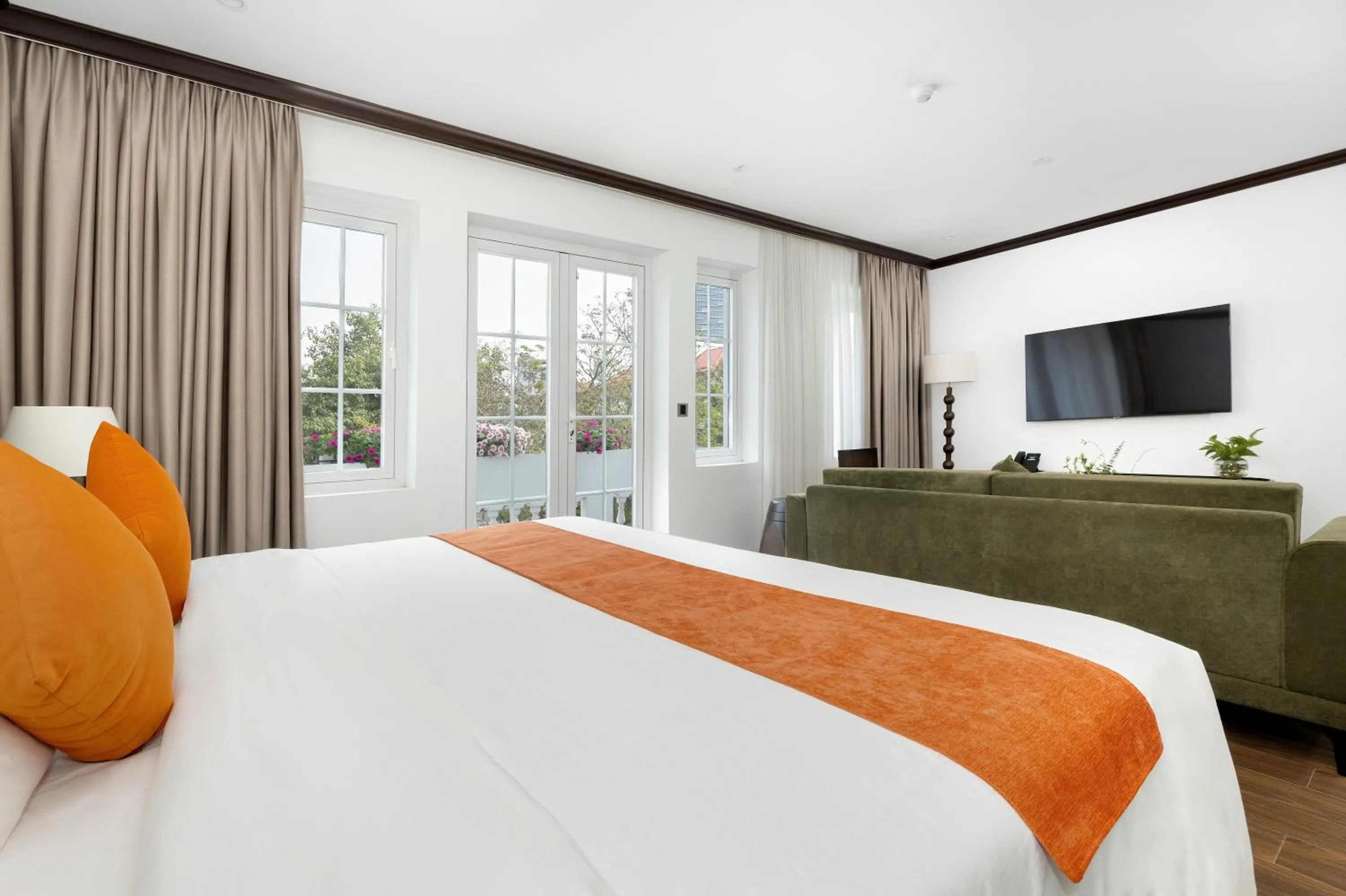 Bed in Paul Chabot Hotel