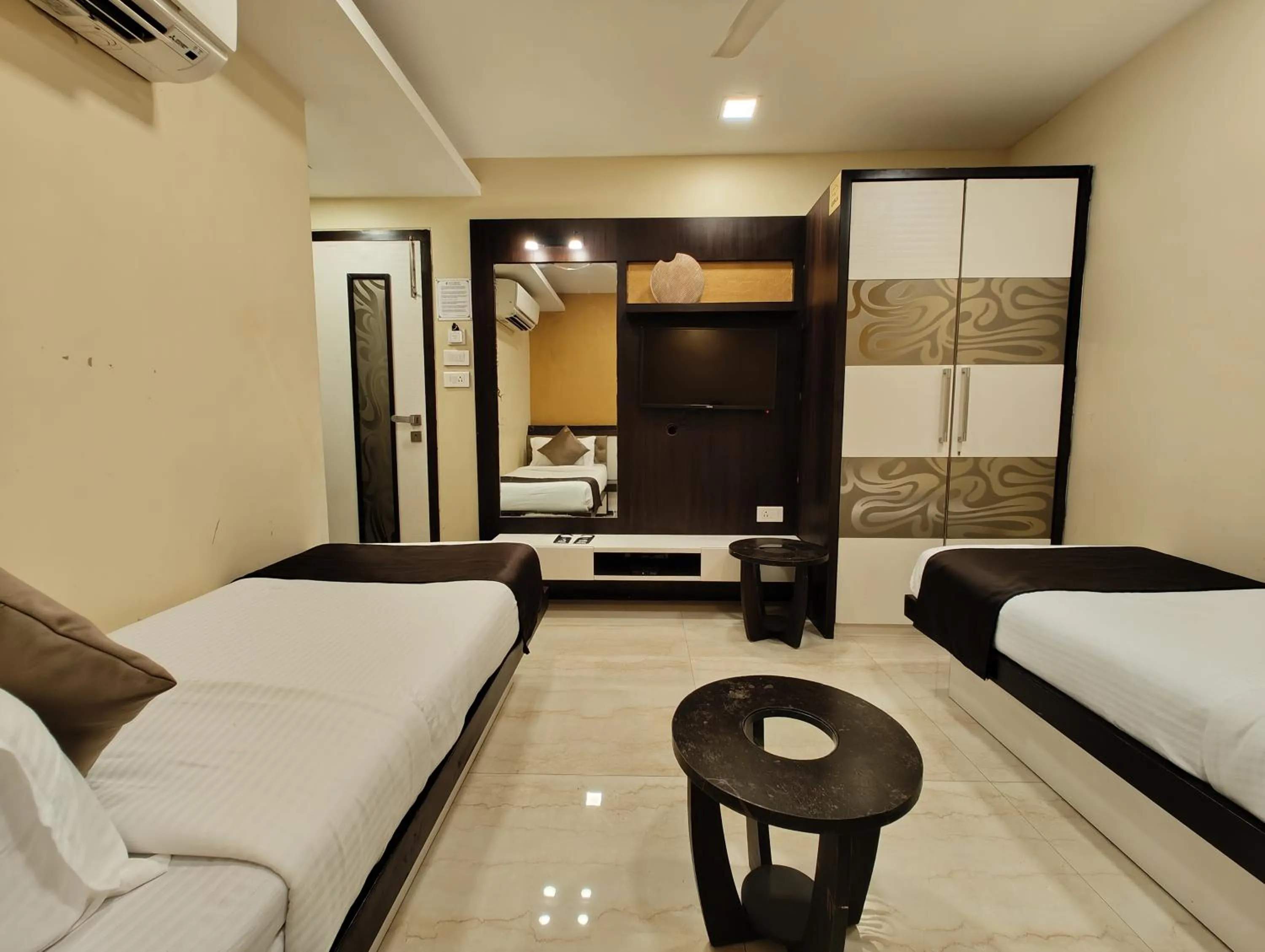 Super Deluxe Twin - single occupancy in The Majlis Hotel - Colaba Mumbai