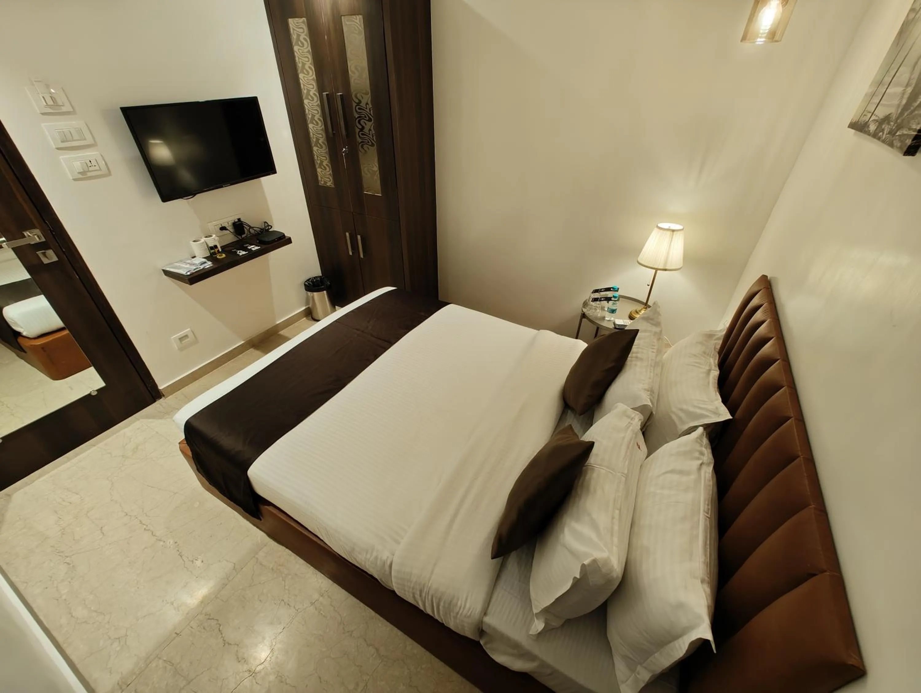 Deluxe Double Room in The Majlis Hotel - Colaba Mumbai