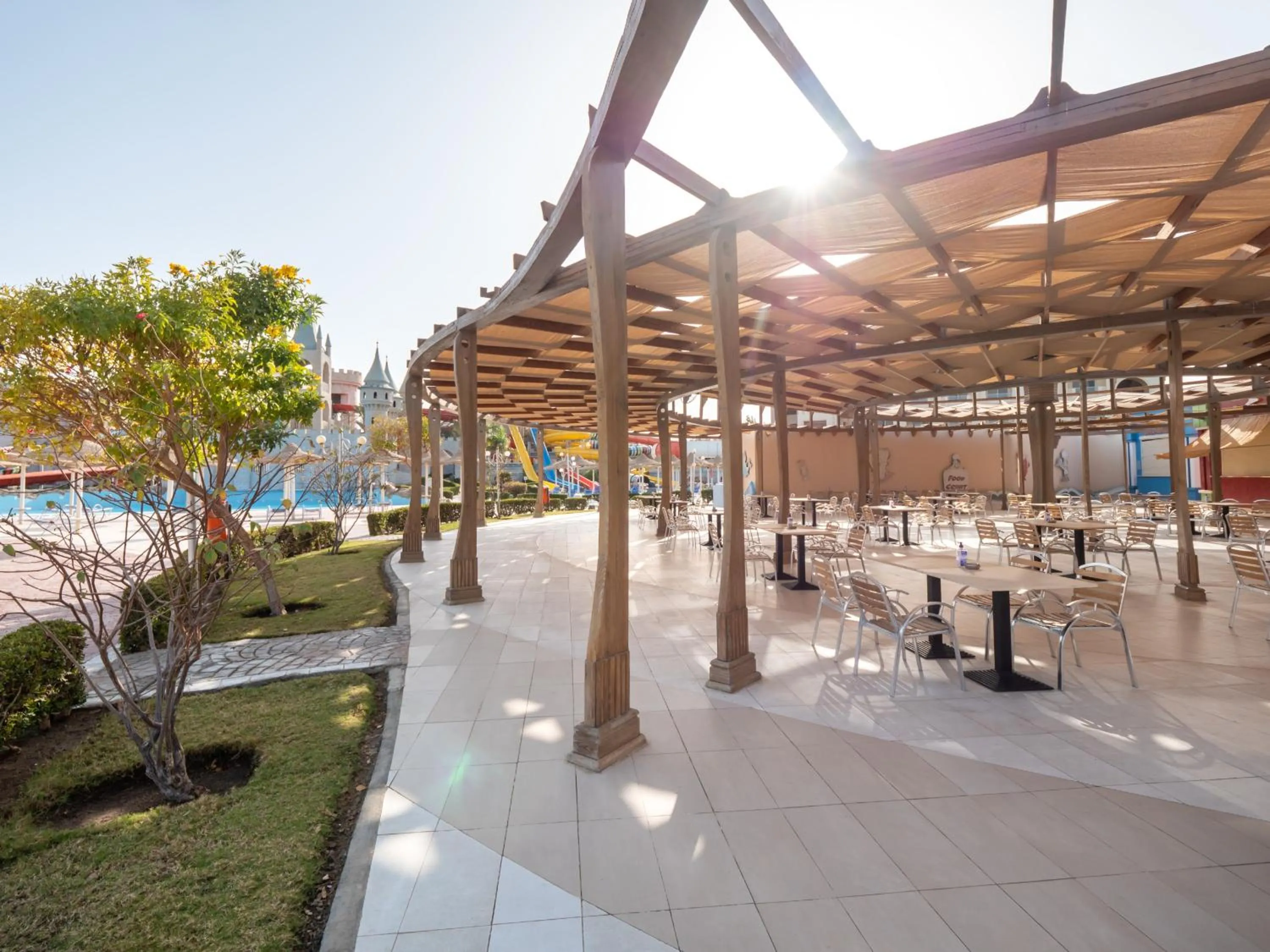 Food and drinks in Serenity Alma Heights - Ex Serenity Fun City