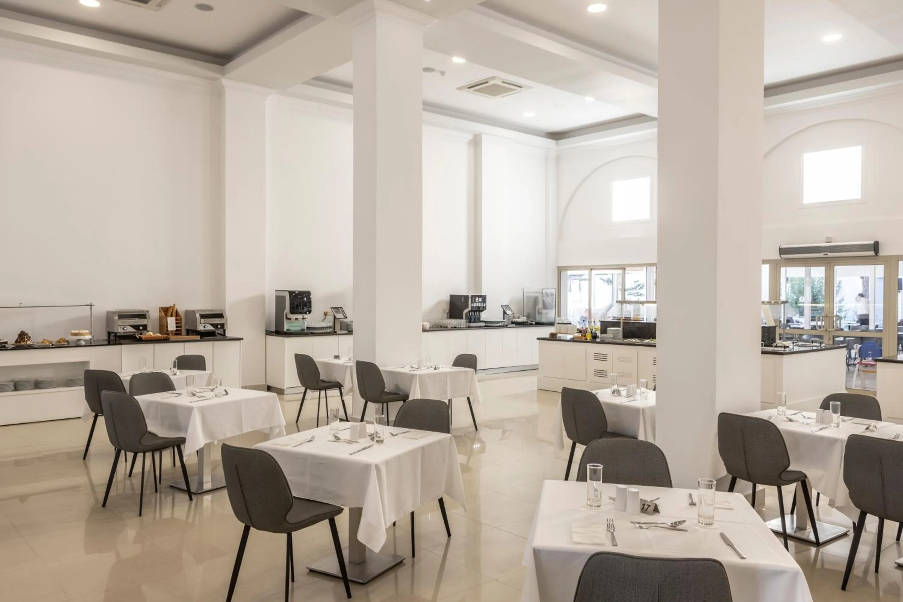 Restaurant/places to eat in Kapetanios Aqua Resort