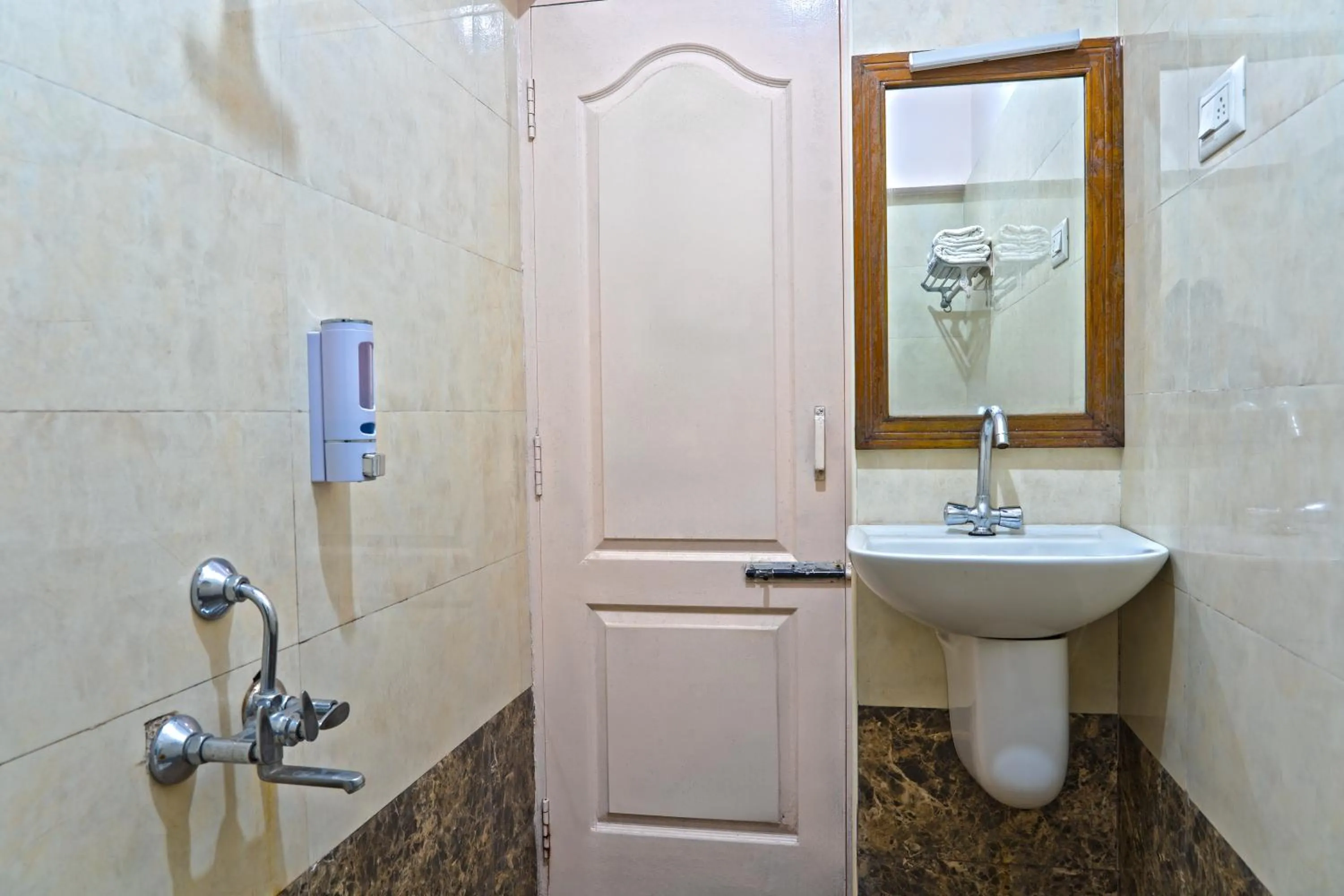 Toilet in Hotel Mount View