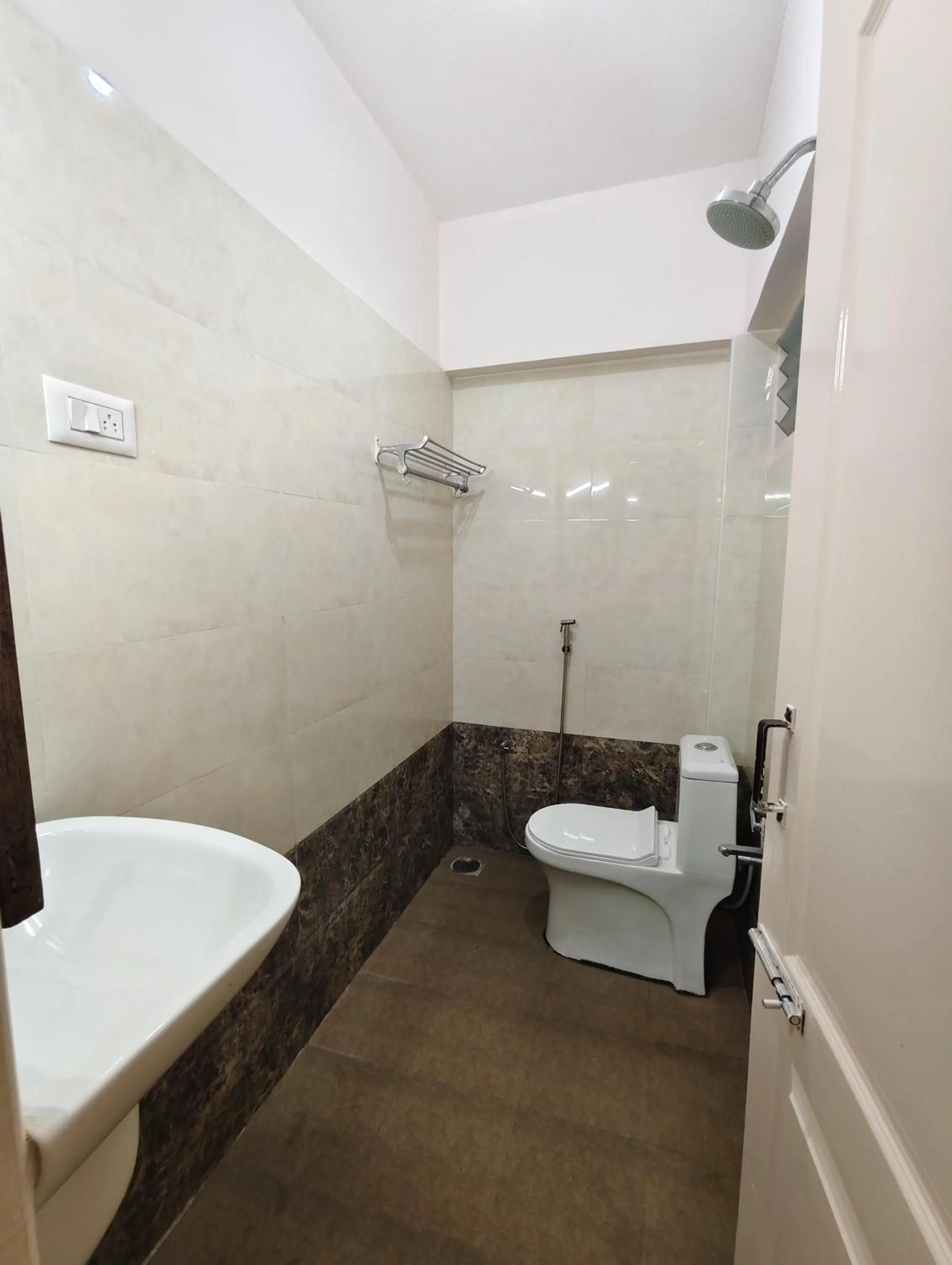 Toilet in Hotel Mount View