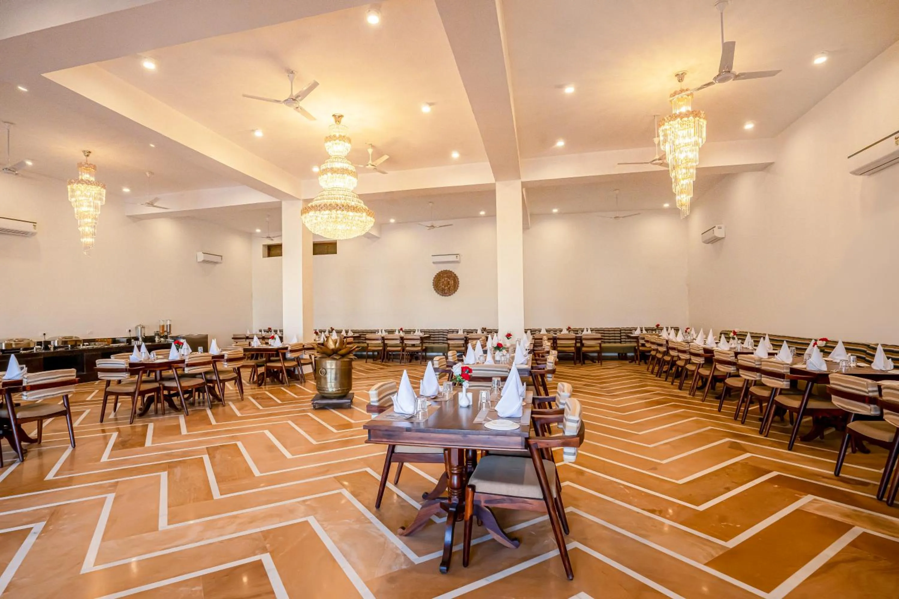 Restaurant/places to eat in Marugarh Camp and Resort Jaisalmer