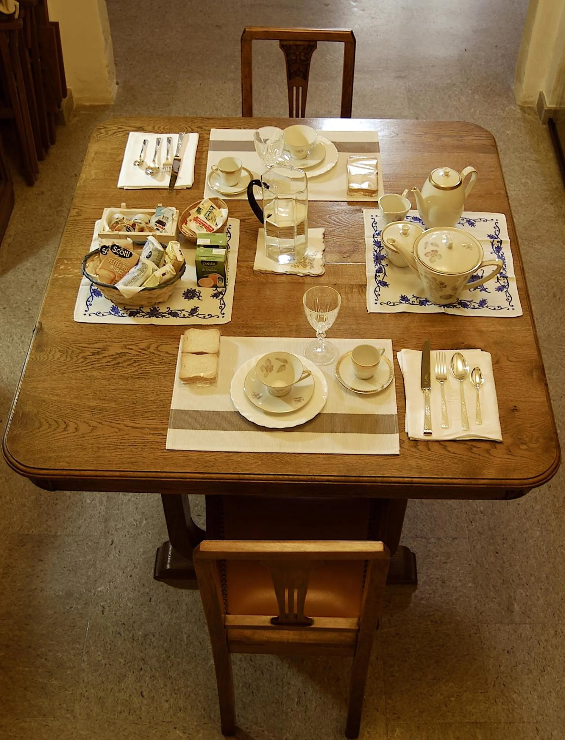 Italian breakfast in Art Transparent B&B