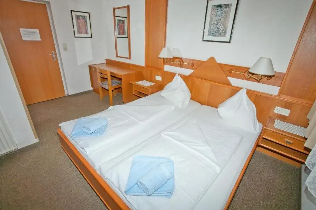 Economy Double Room in Seevilla Wochinz Economy Double Room in Seevilla Wochinz