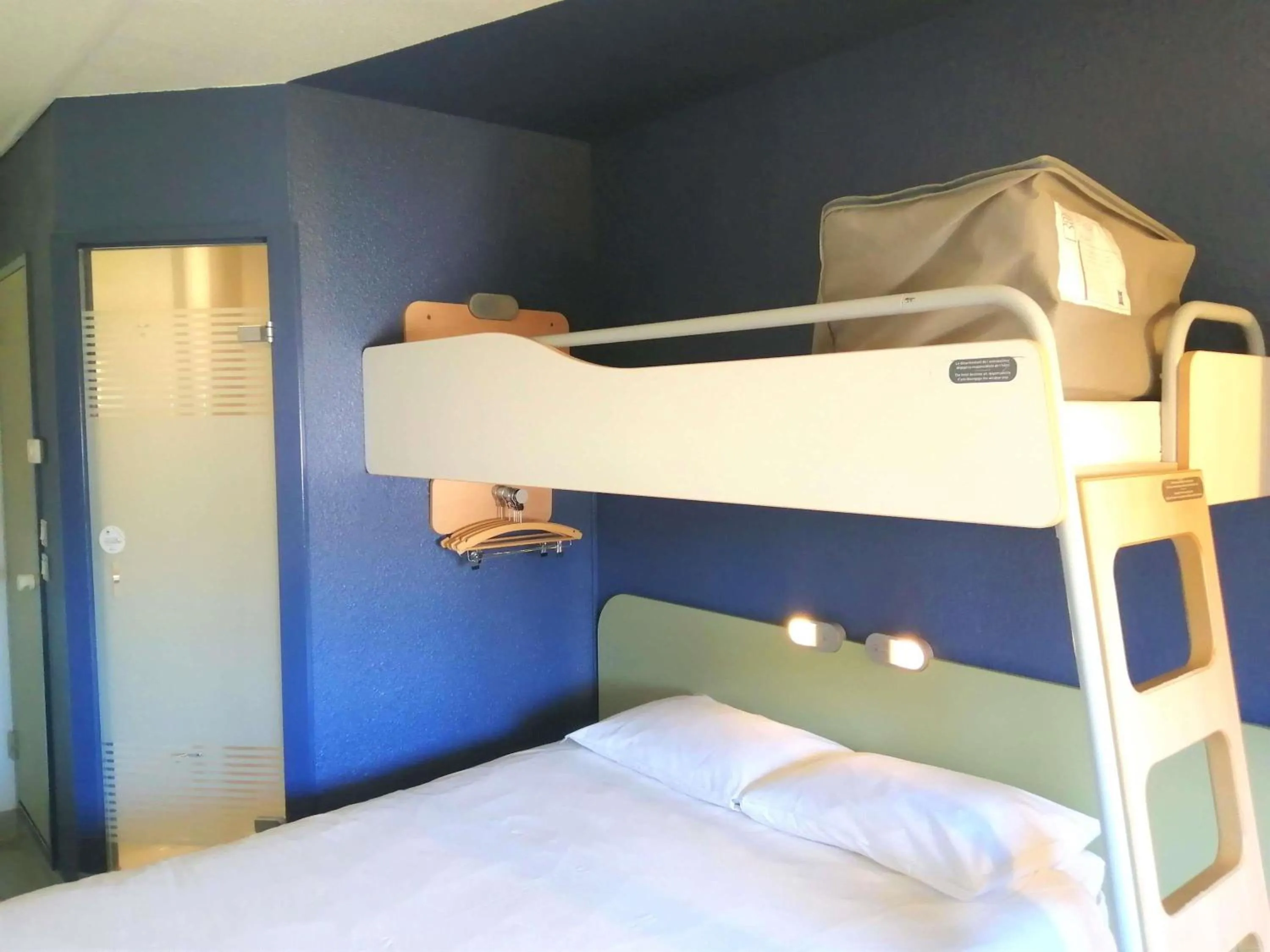 Bedroom, Bed in ibis budget Poitiers Sud