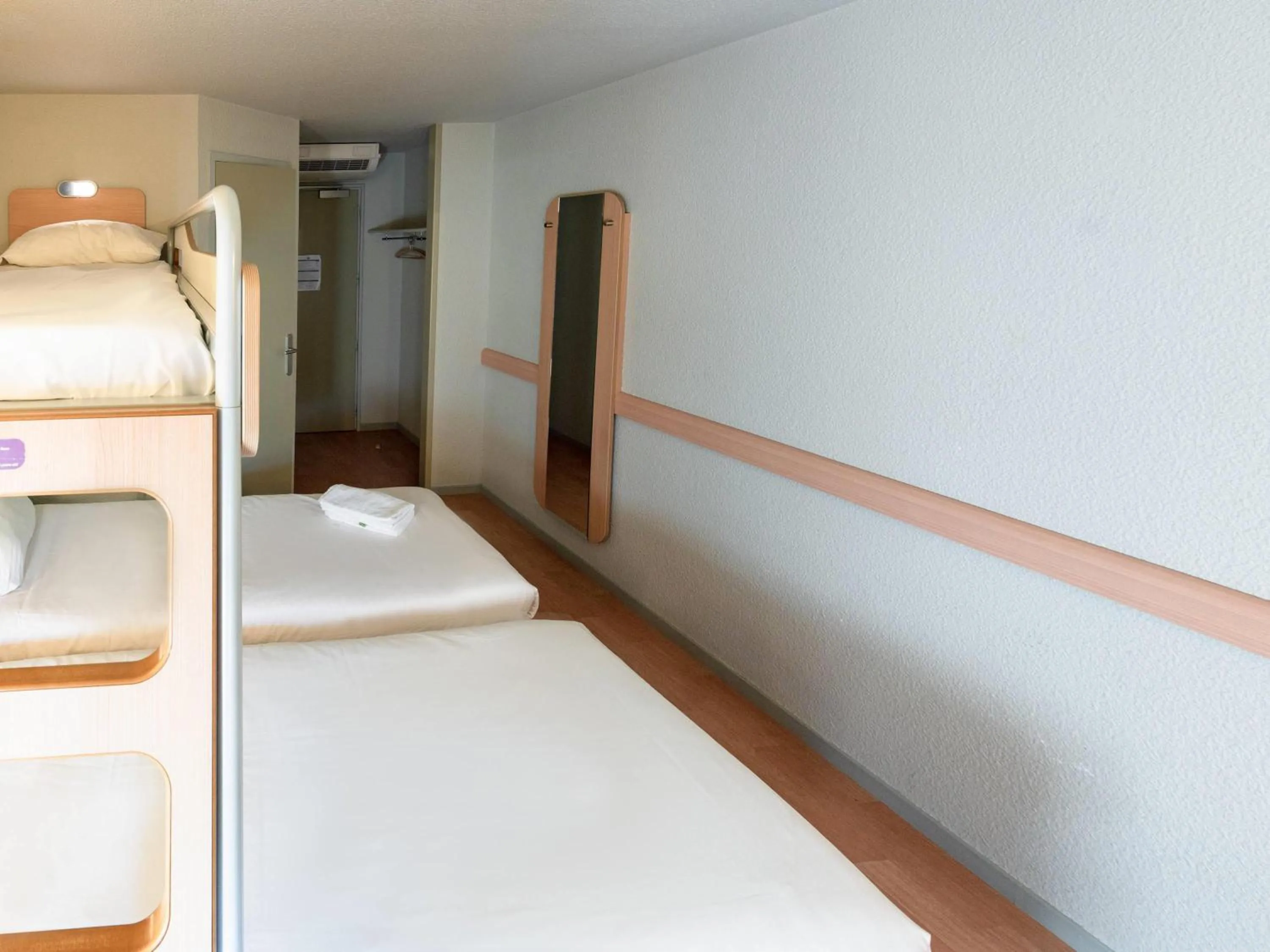 Bedroom, Bed in Ibis Budget Avignon Nord