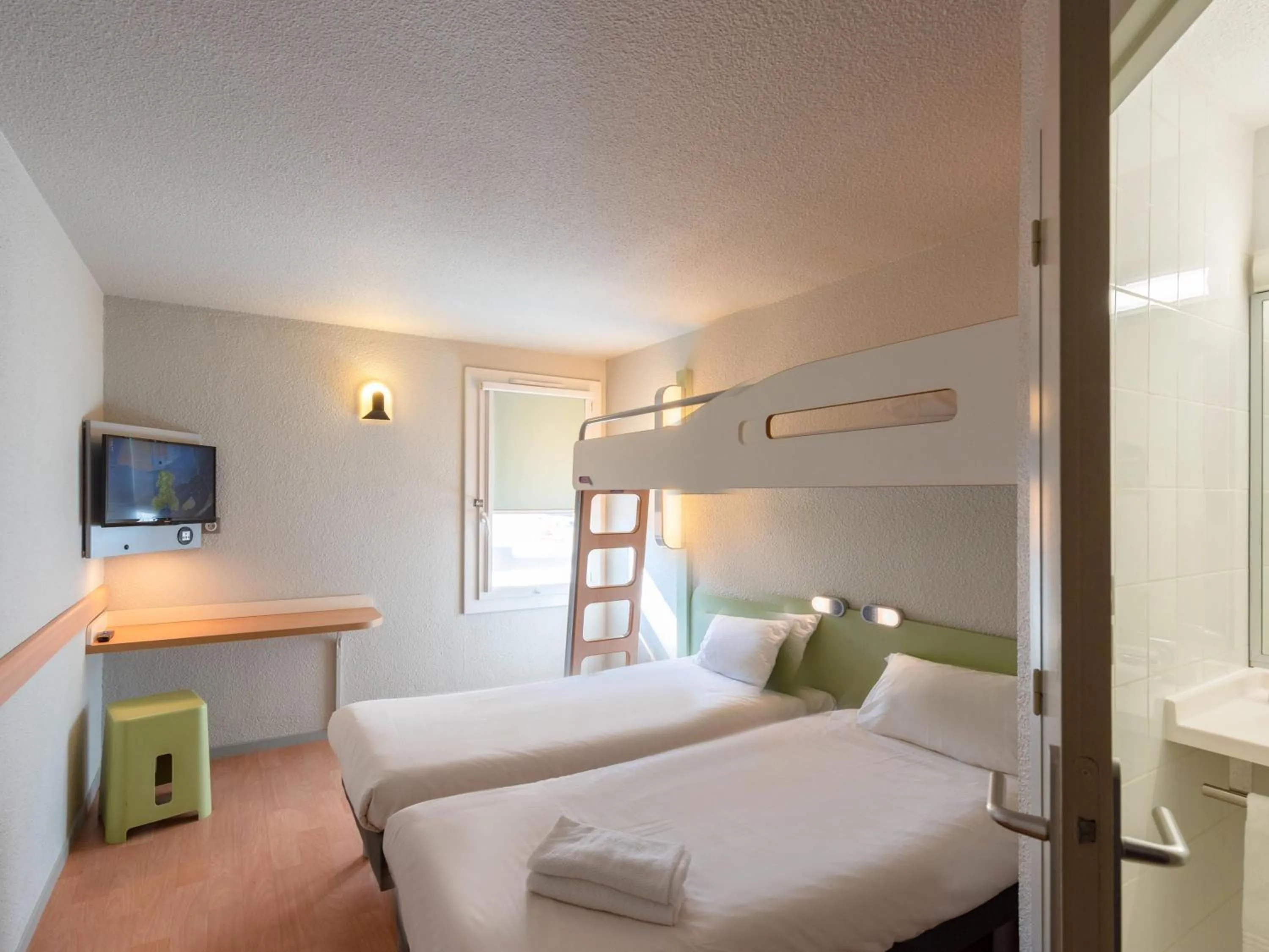 Bedroom, Bed in Ibis Budget Avignon Nord