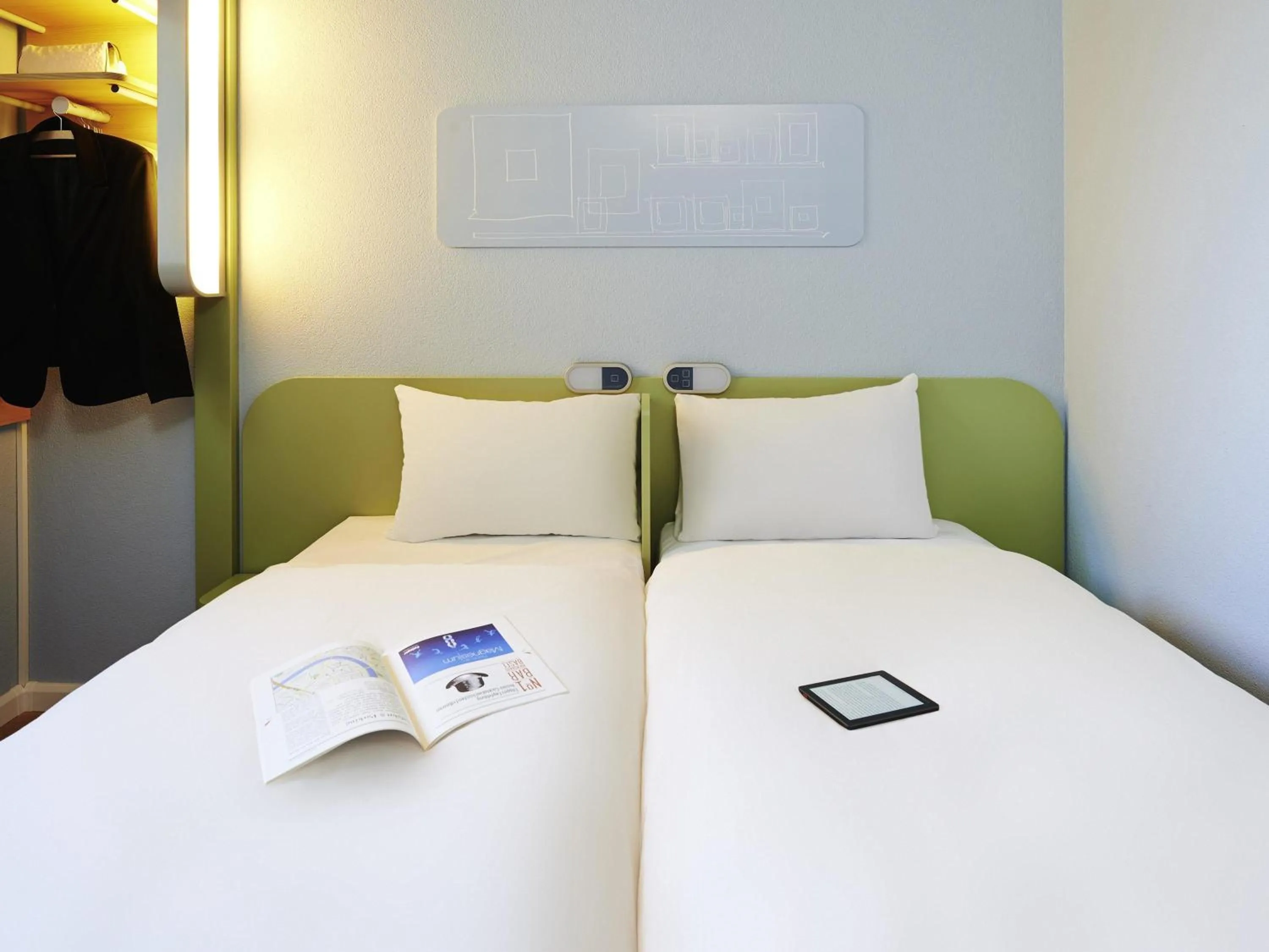 Bedroom, Bed in ibis budget Basel City