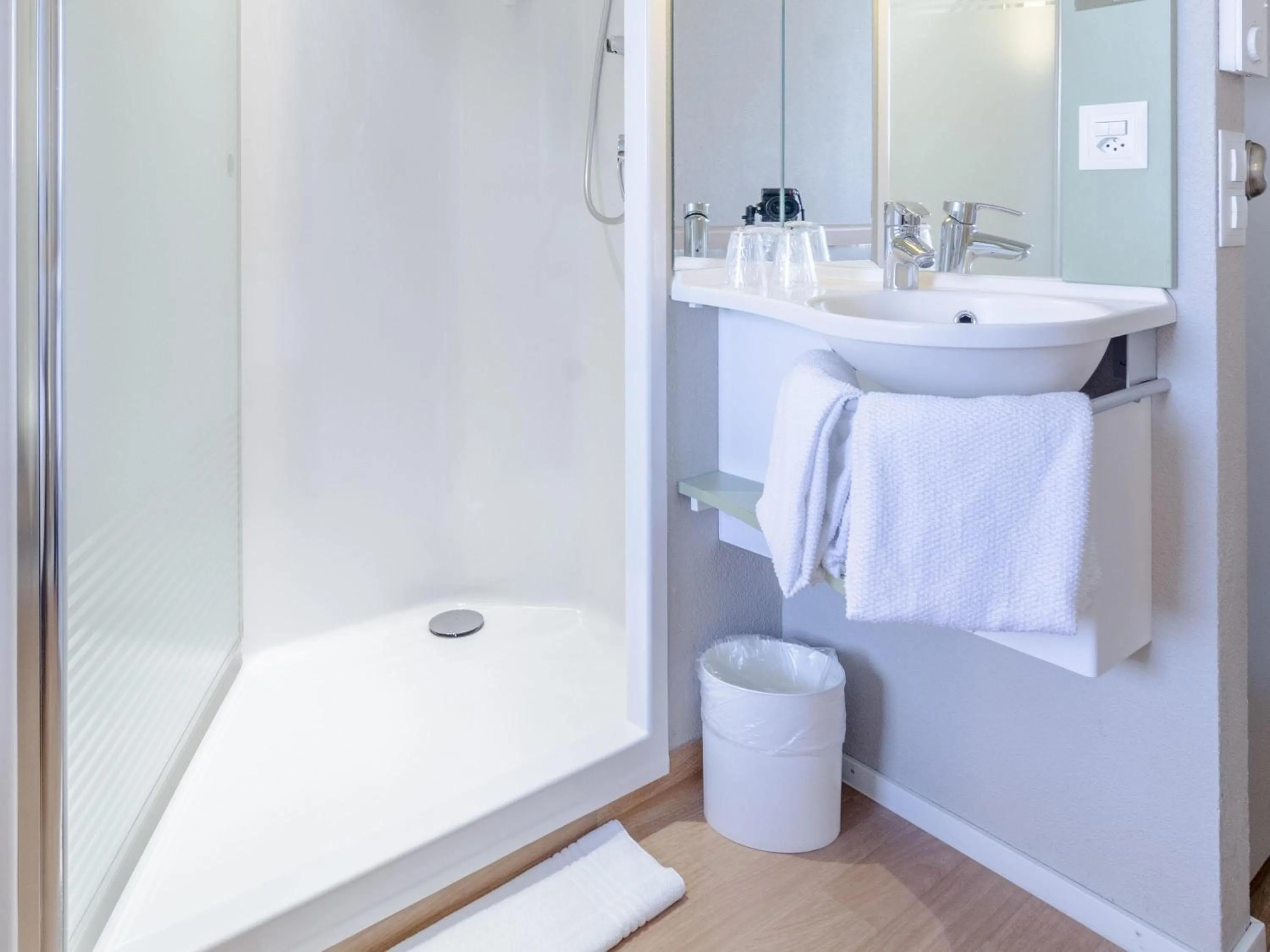 Bedroom in ibis budget Basel City