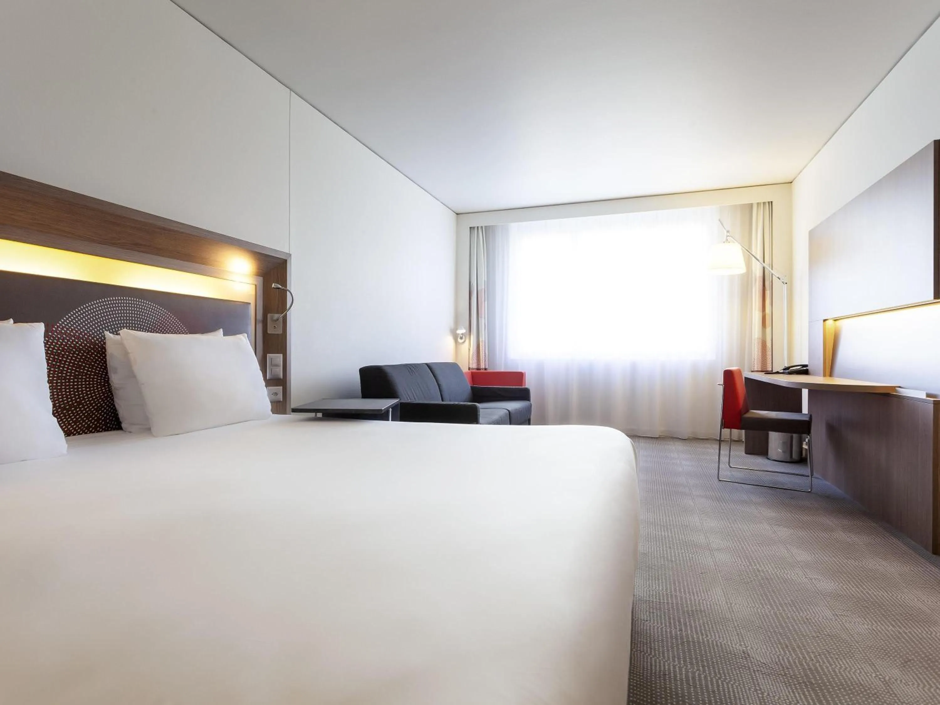 Bedroom, Bed in Novotel Basel City