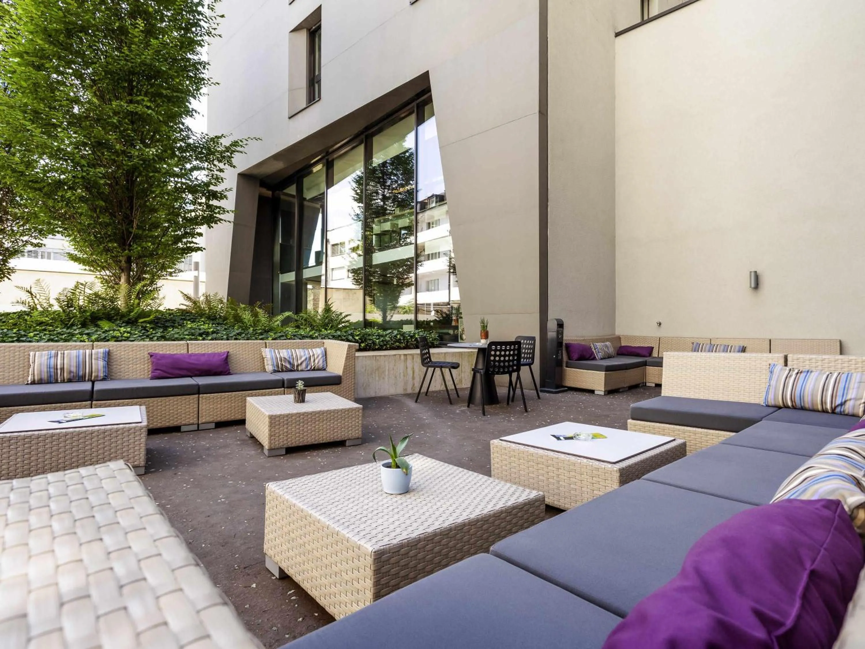 Restaurant/places to eat in Novotel Basel City