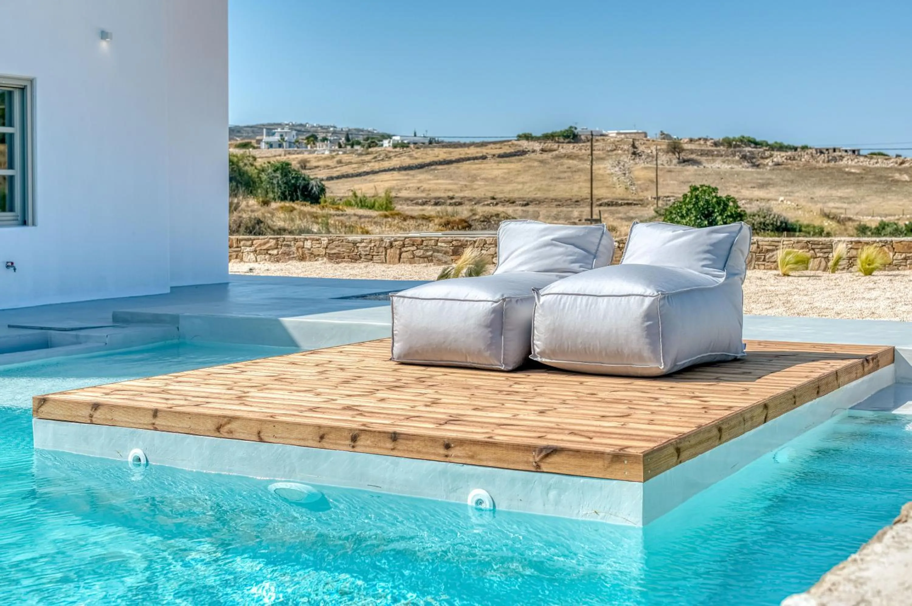 Lil Paros Luxury suites