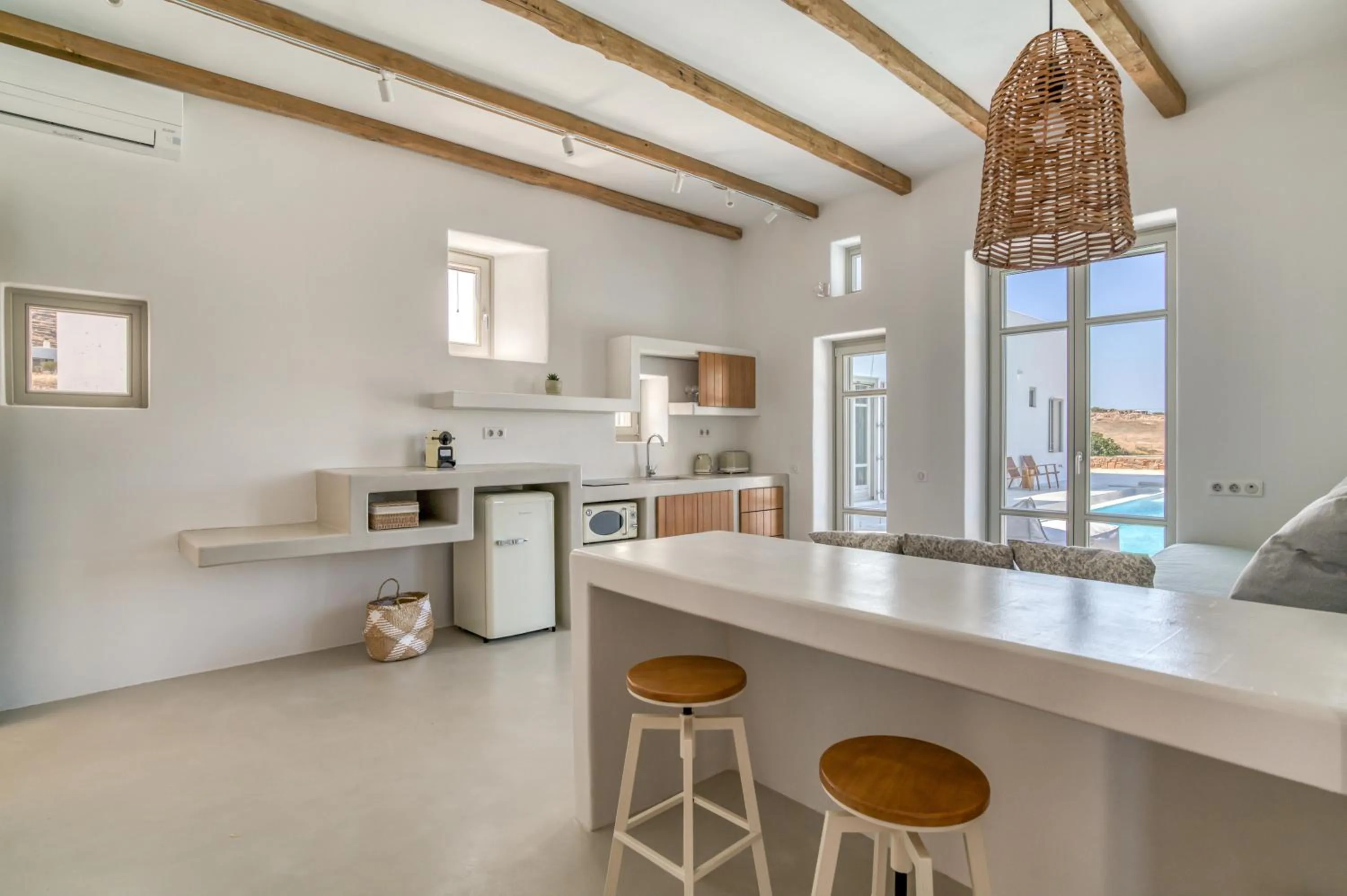 Lil Paros Luxury suites