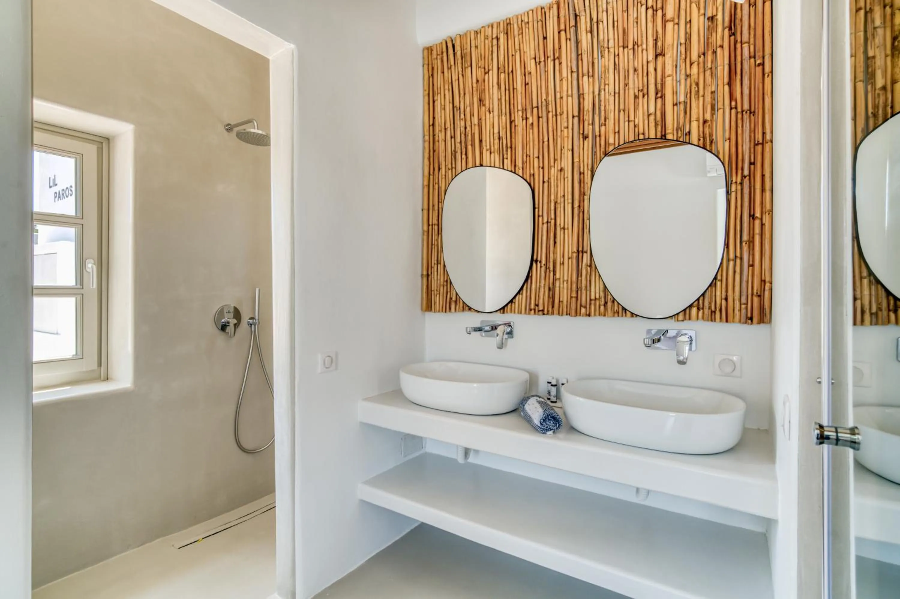 Lil Paros Luxury suites