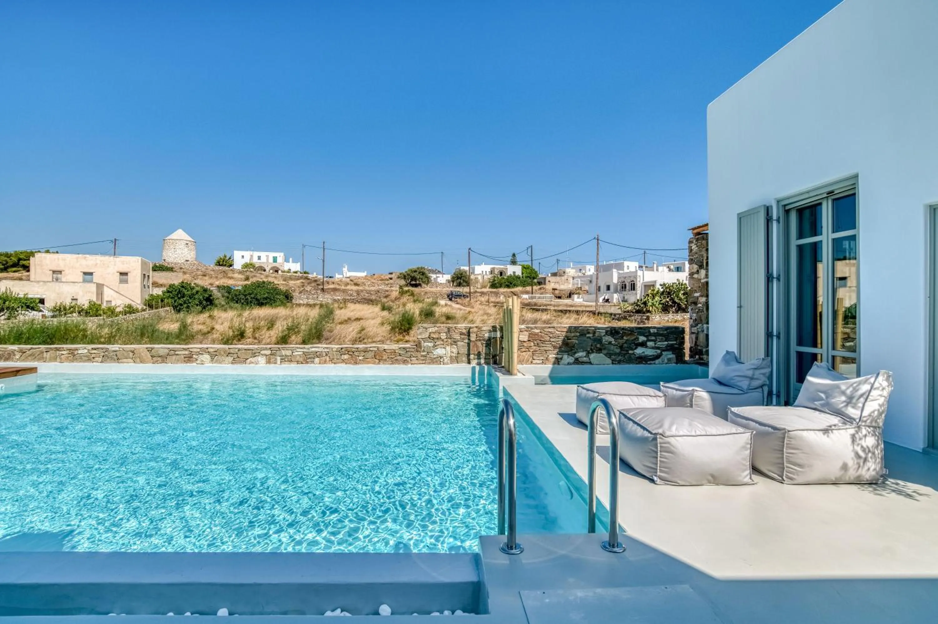 Lil Paros Luxury suites