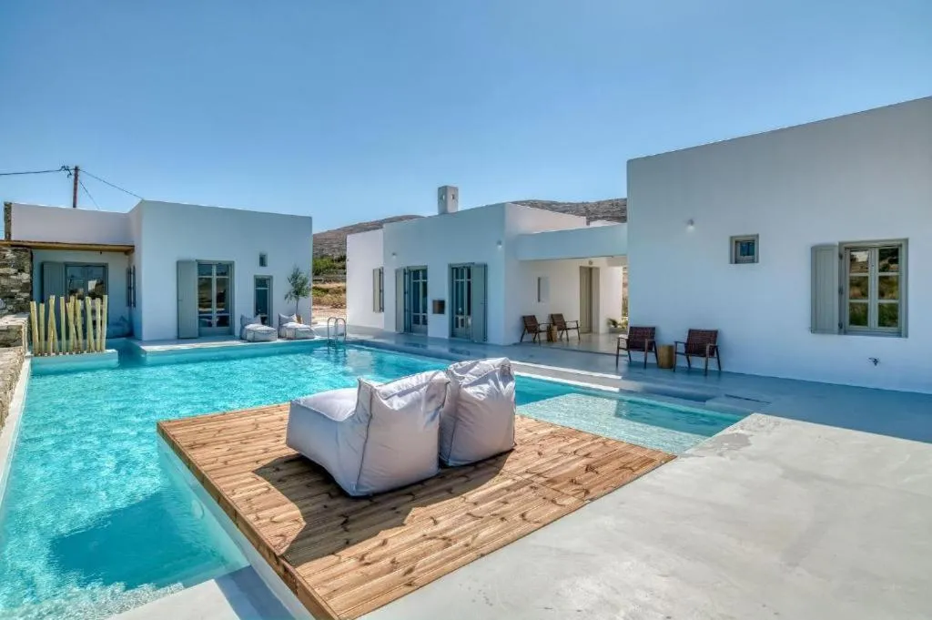 Swimming pool in Lil Paros Luxury suites
