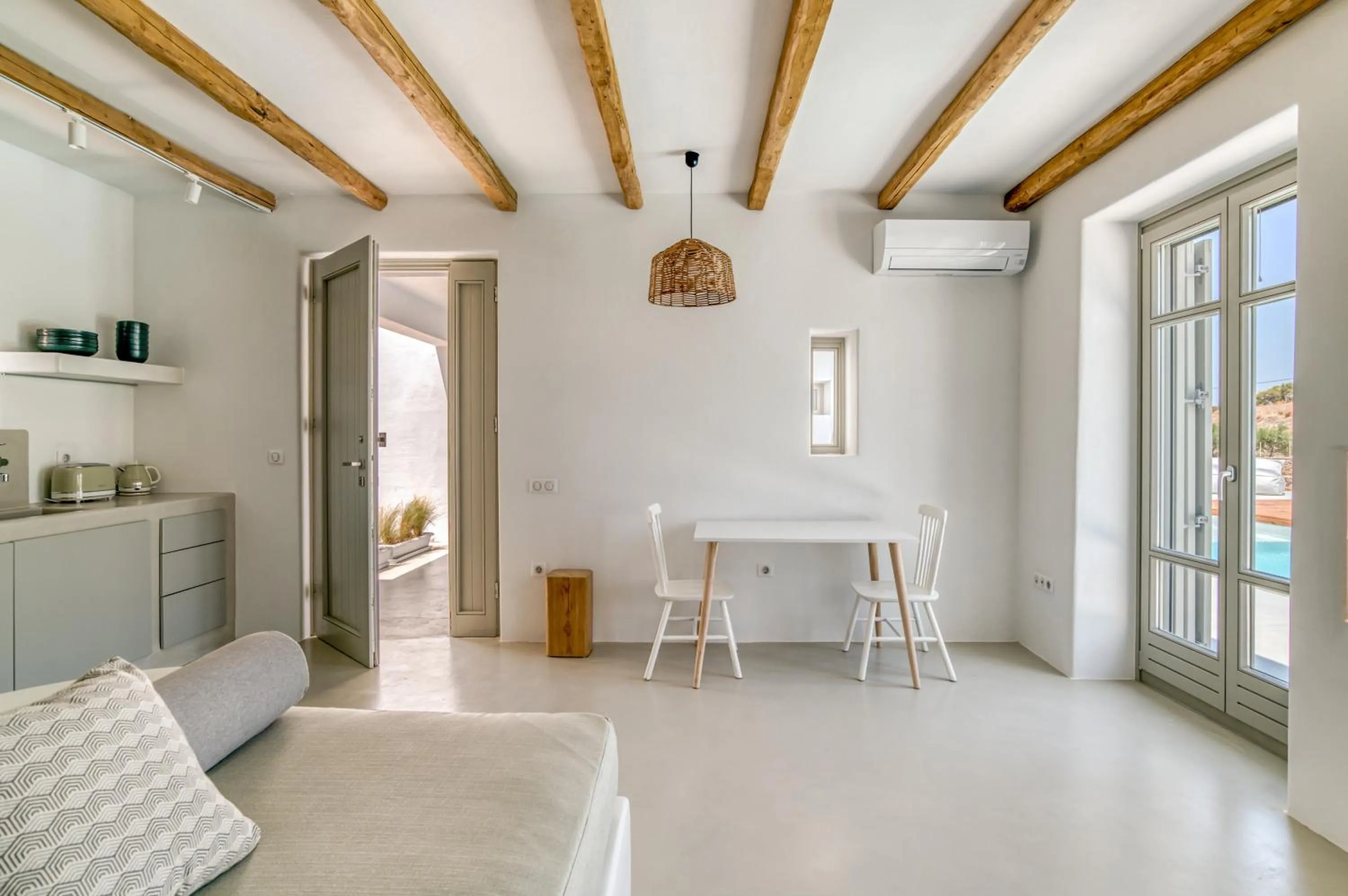 Lil Paros Luxury suites