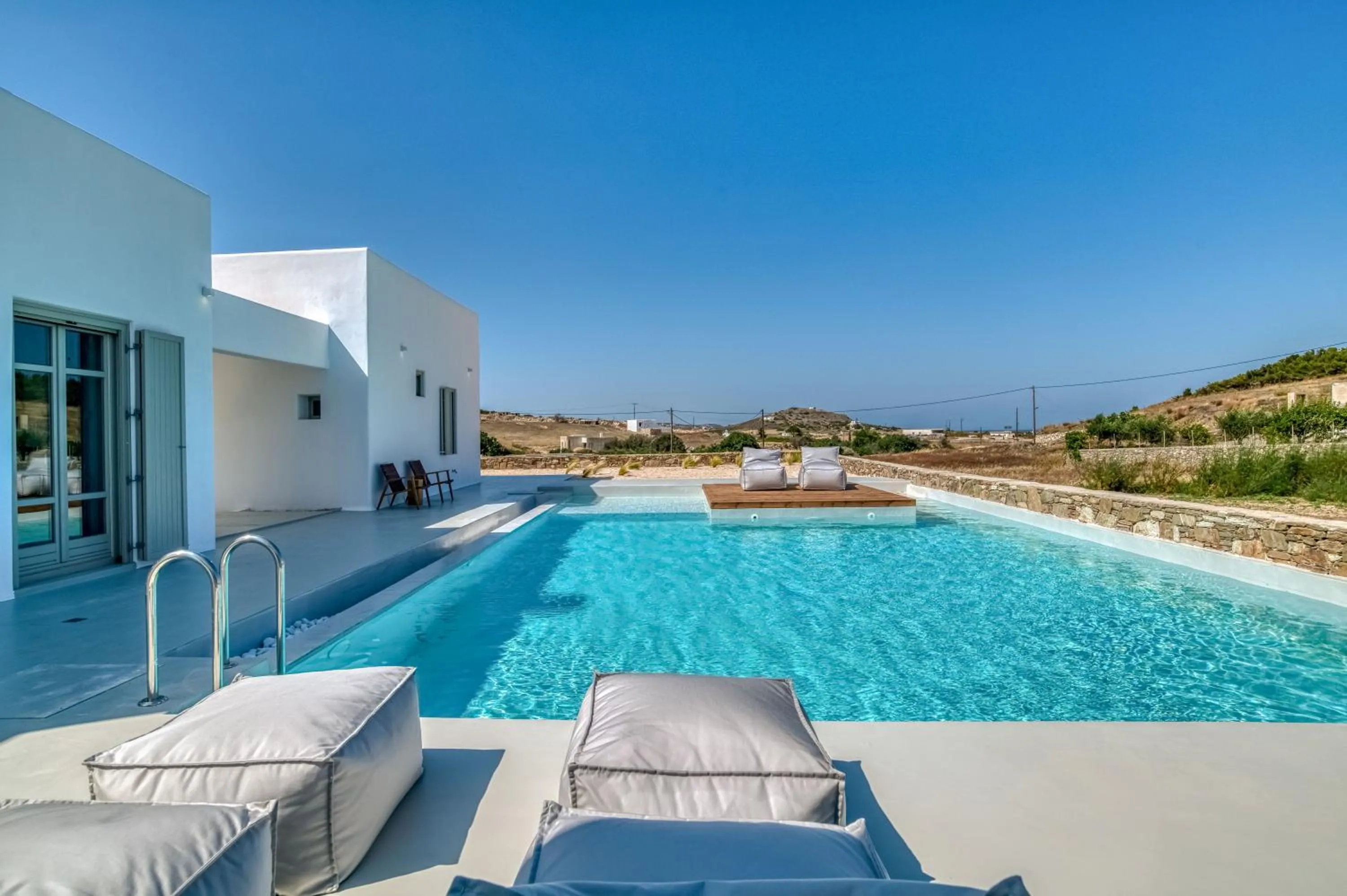 Lil Paros Luxury suites