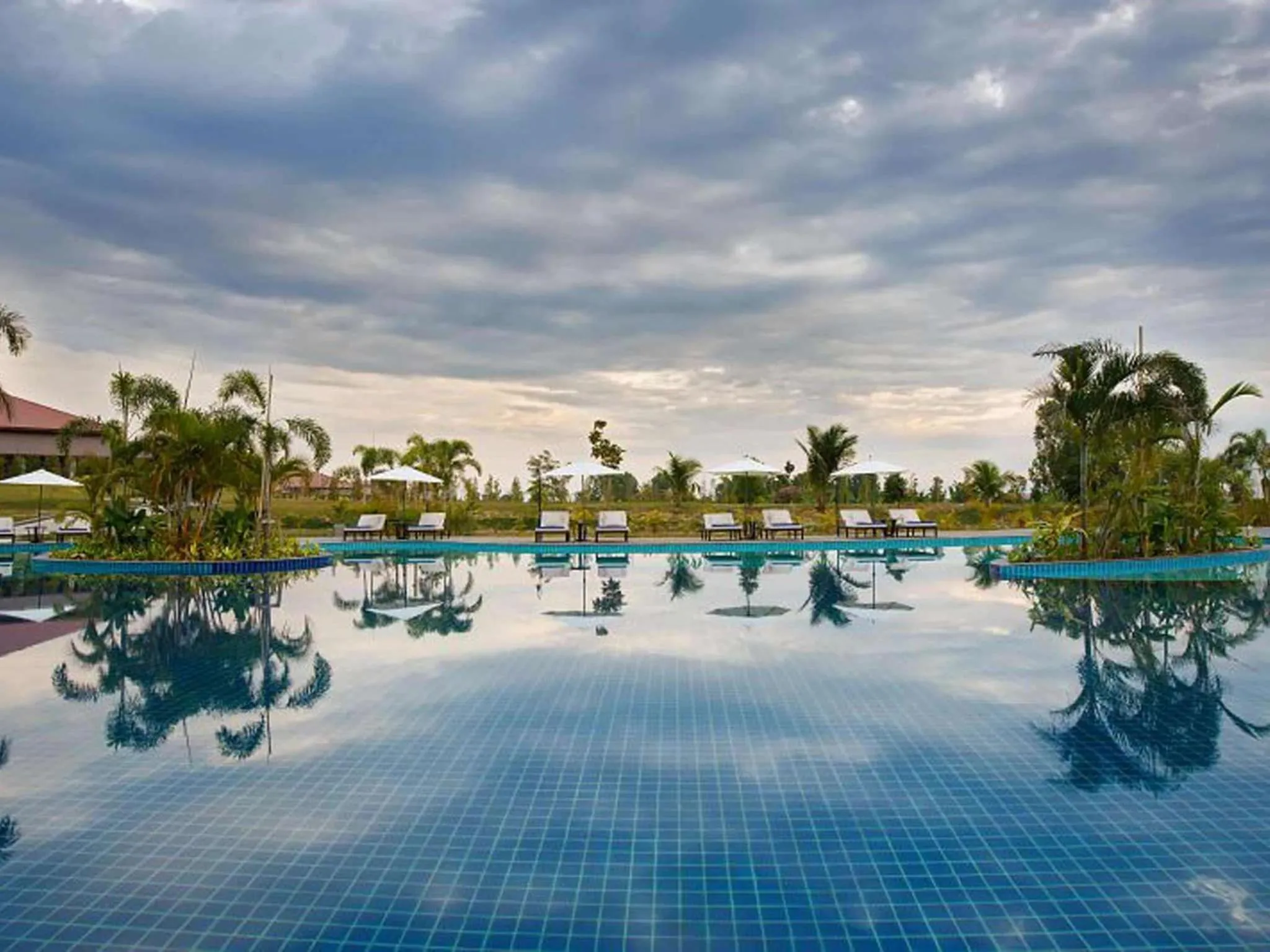 Other, Swimming Pool in The Lake Garden Nay Pyi Taw - MGallery Collection