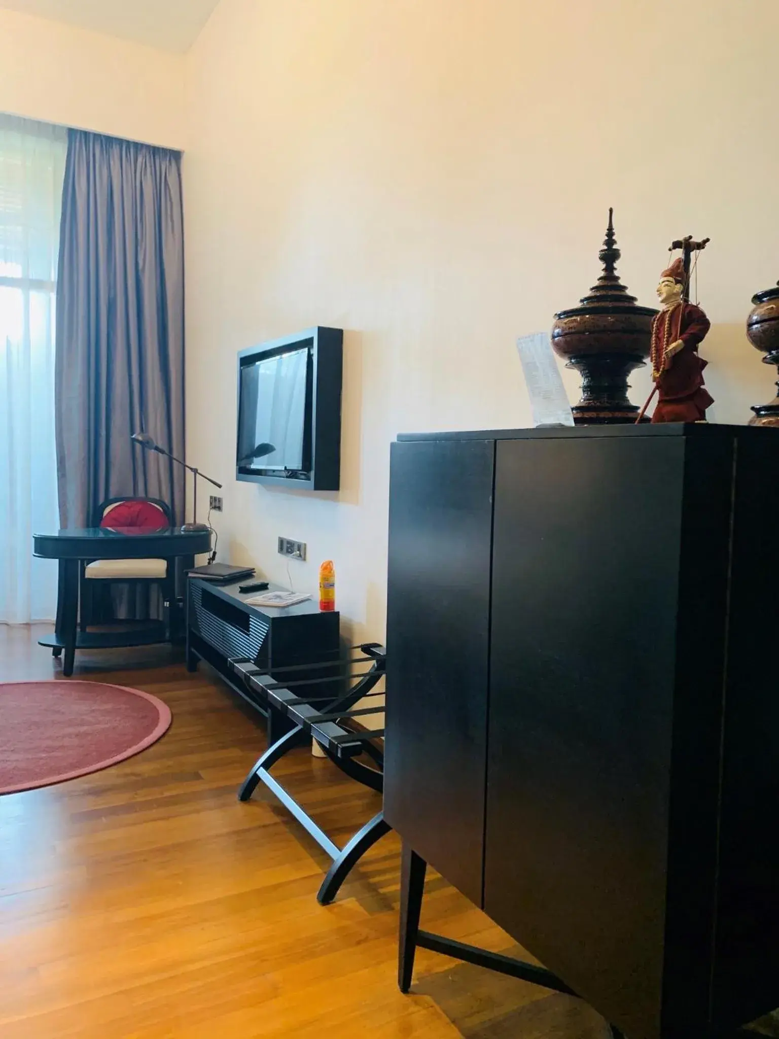 Deluxe King Room with Lake View in The Lake Garden Hotel Nay Pyi Taw - MGallery Collection Deluxe King Room with Lake View in The Lake Garden Hotel Nay Pyi Taw - MGallery Collection