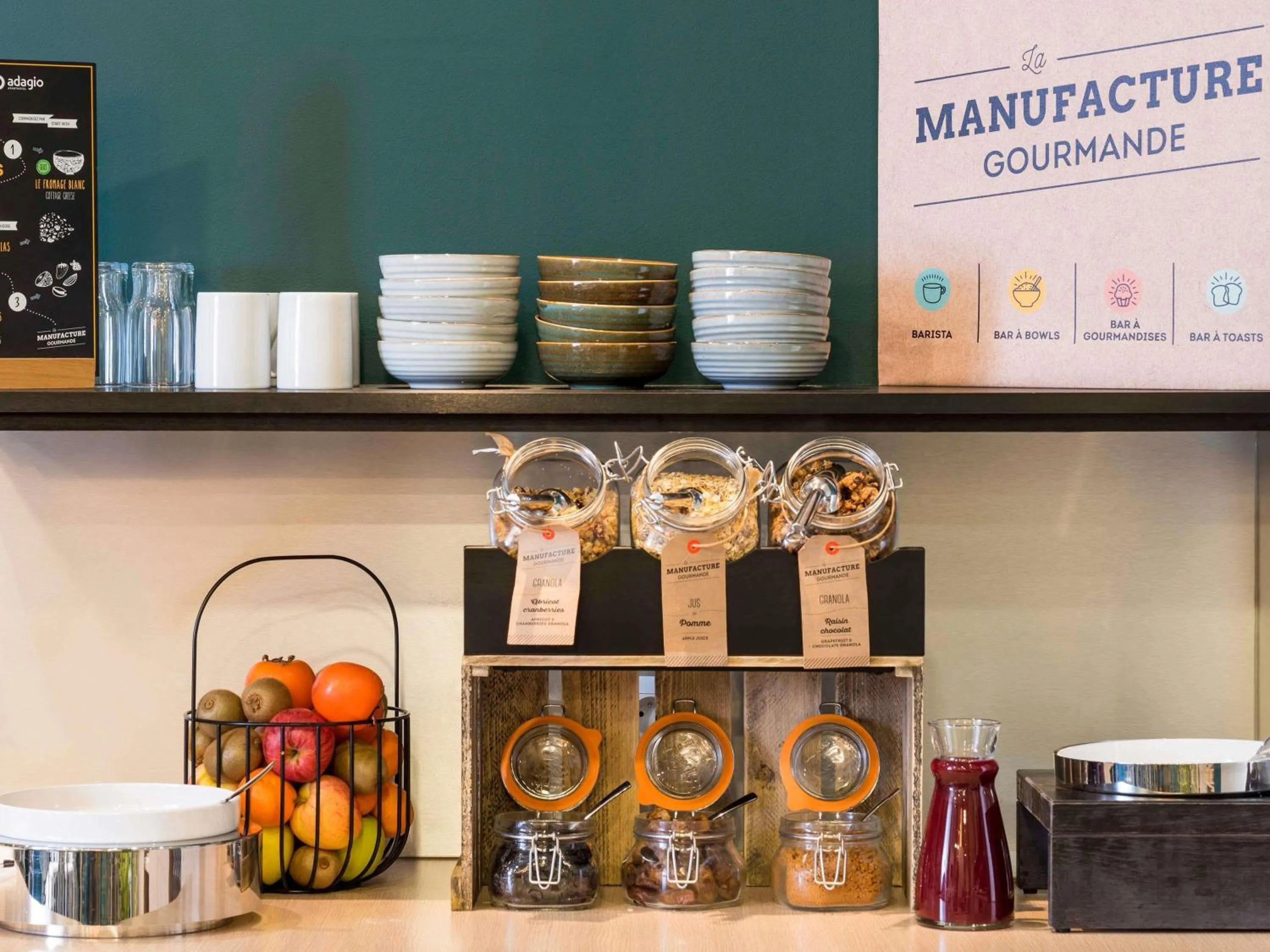 Breakfast in Aparthotel Adagio La Defense Courbevoie