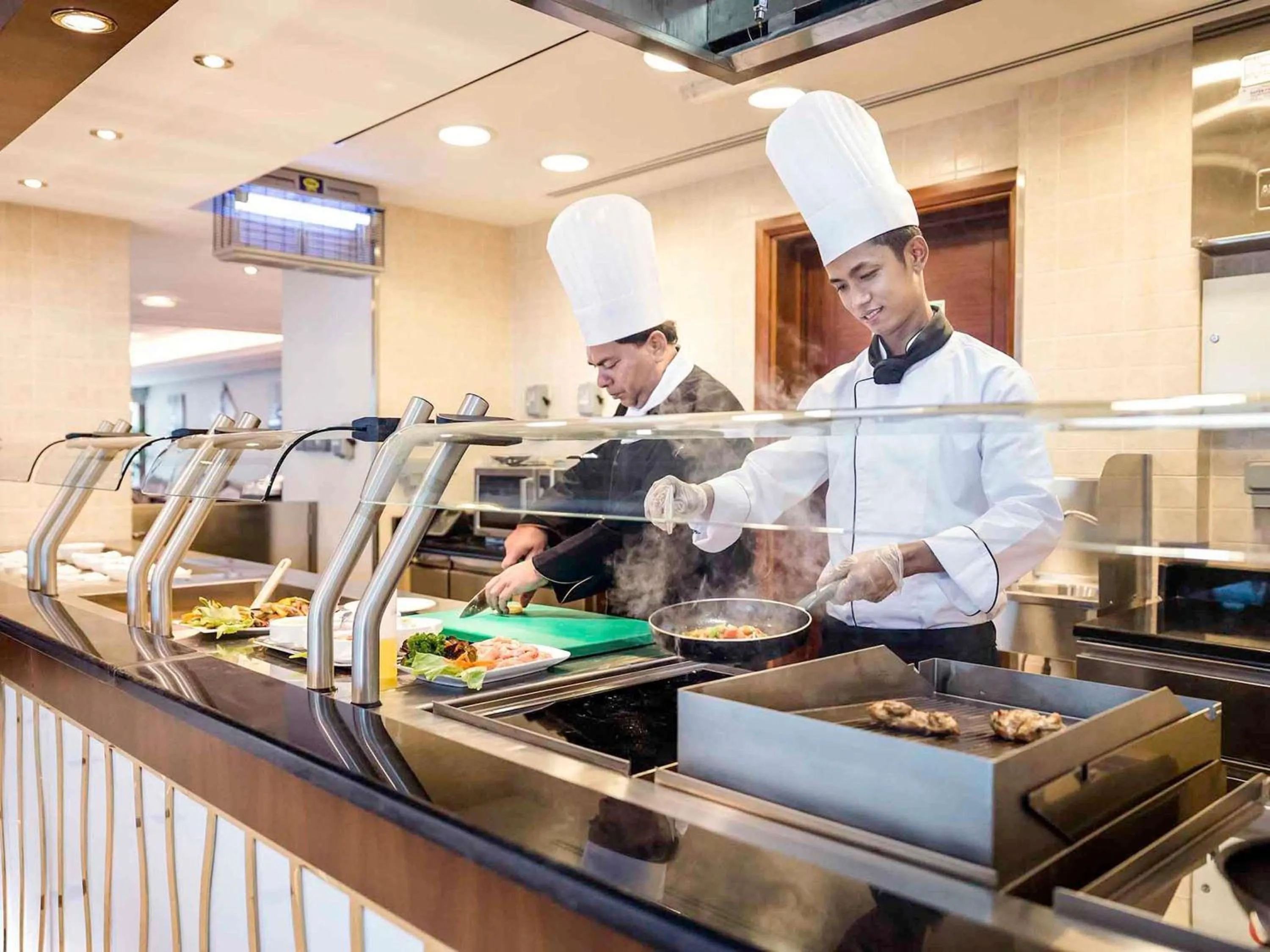 Restaurant/places to eat in Grand Mercure Majlis Residences Abu Dhabi