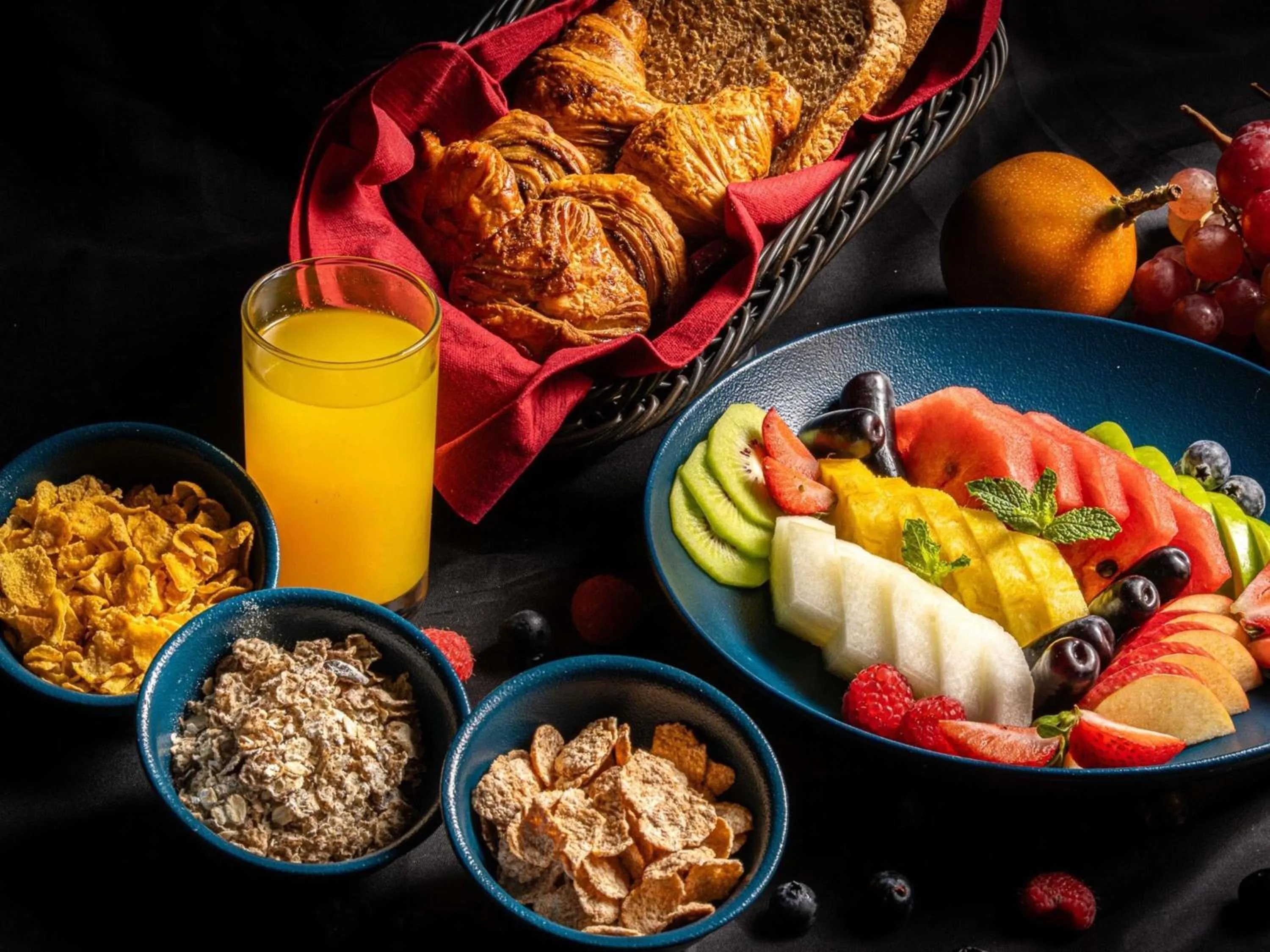 Restaurant/places to eat in Grand Mercure Majlis Residences Abu Dhabi