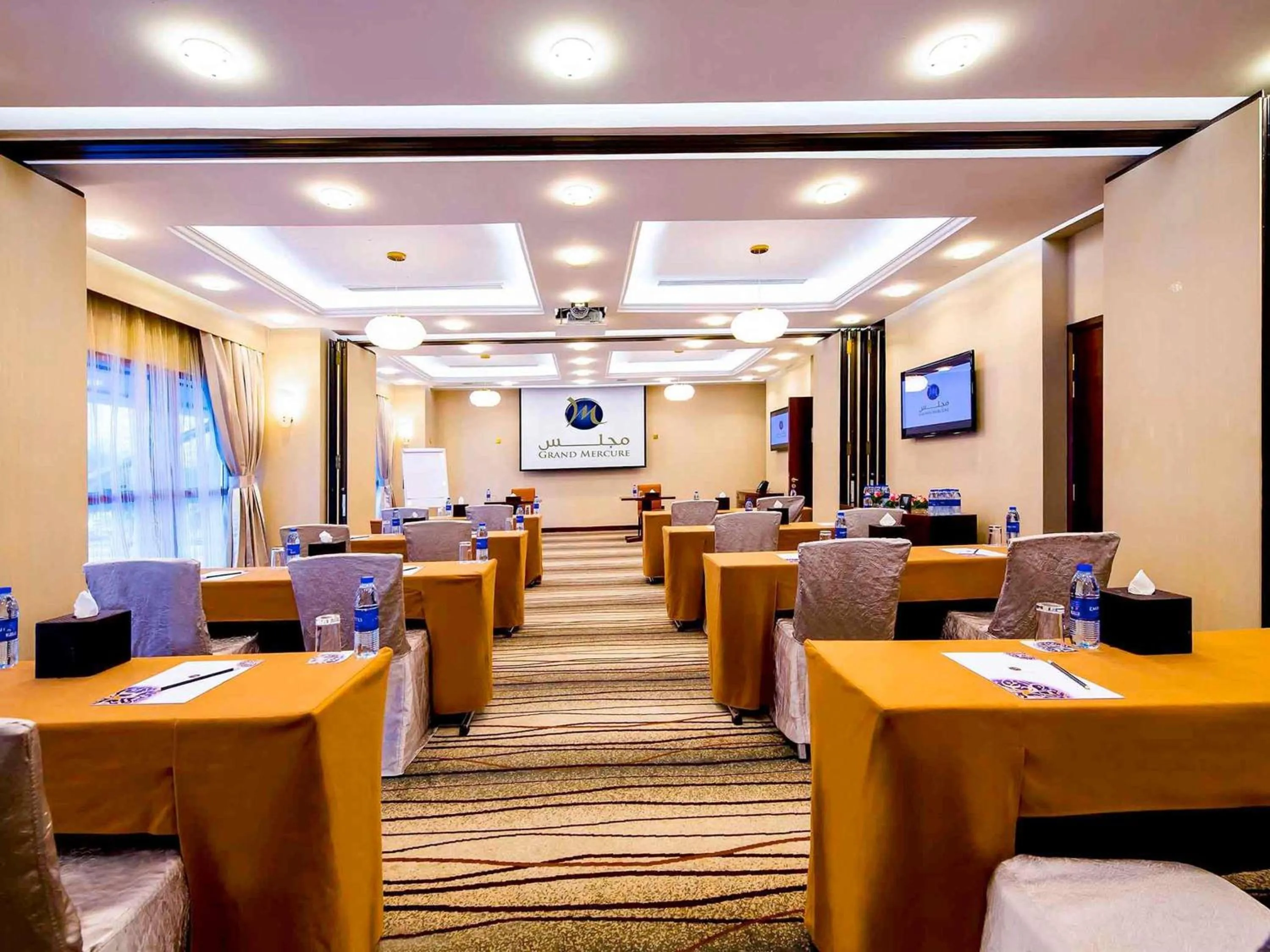 Meeting/conference room in Grand Mercure Majlis Residences Abu Dhabi