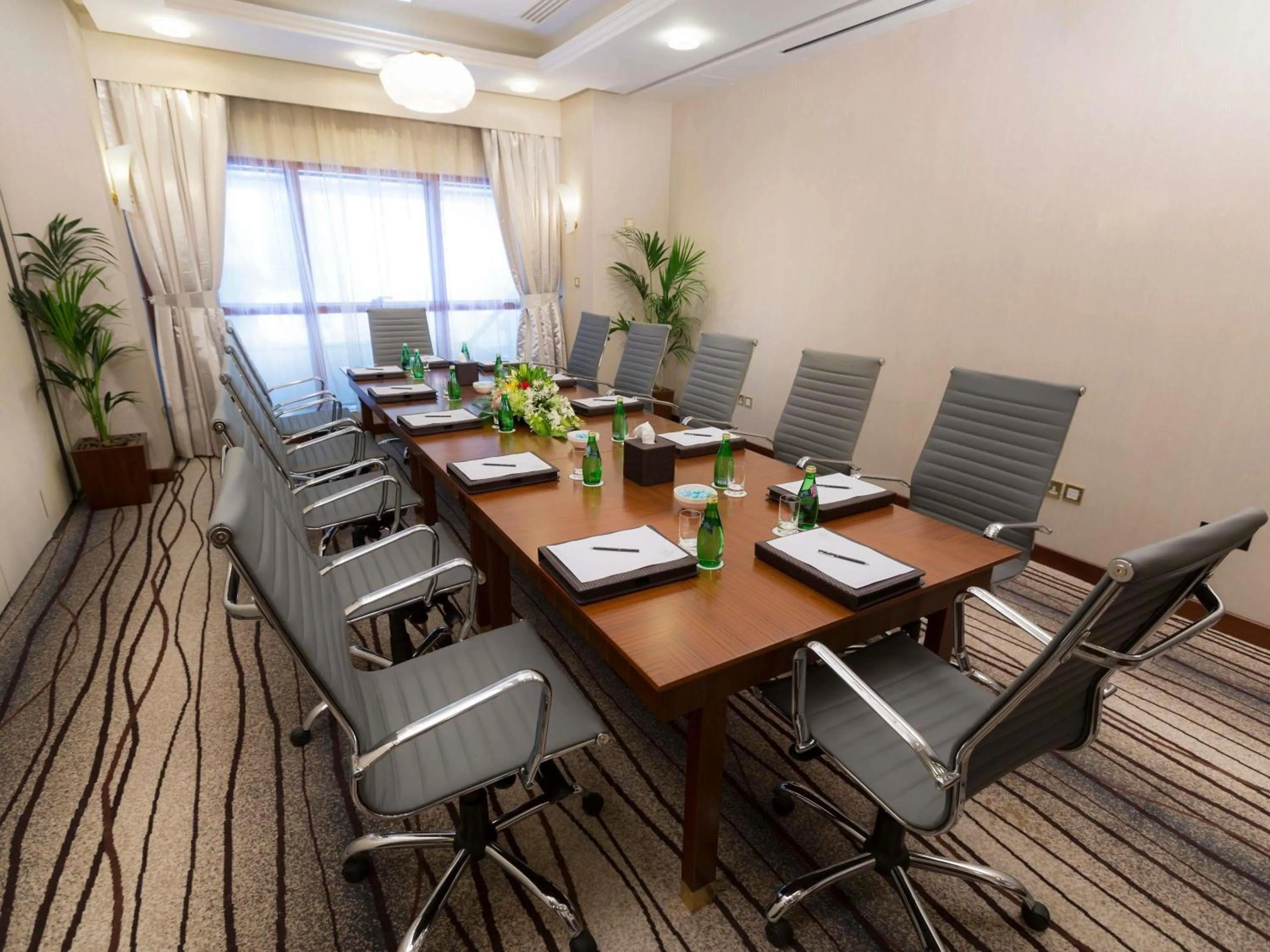 Business facilities in Grand Mercure Majlis Residences Abu Dhabi