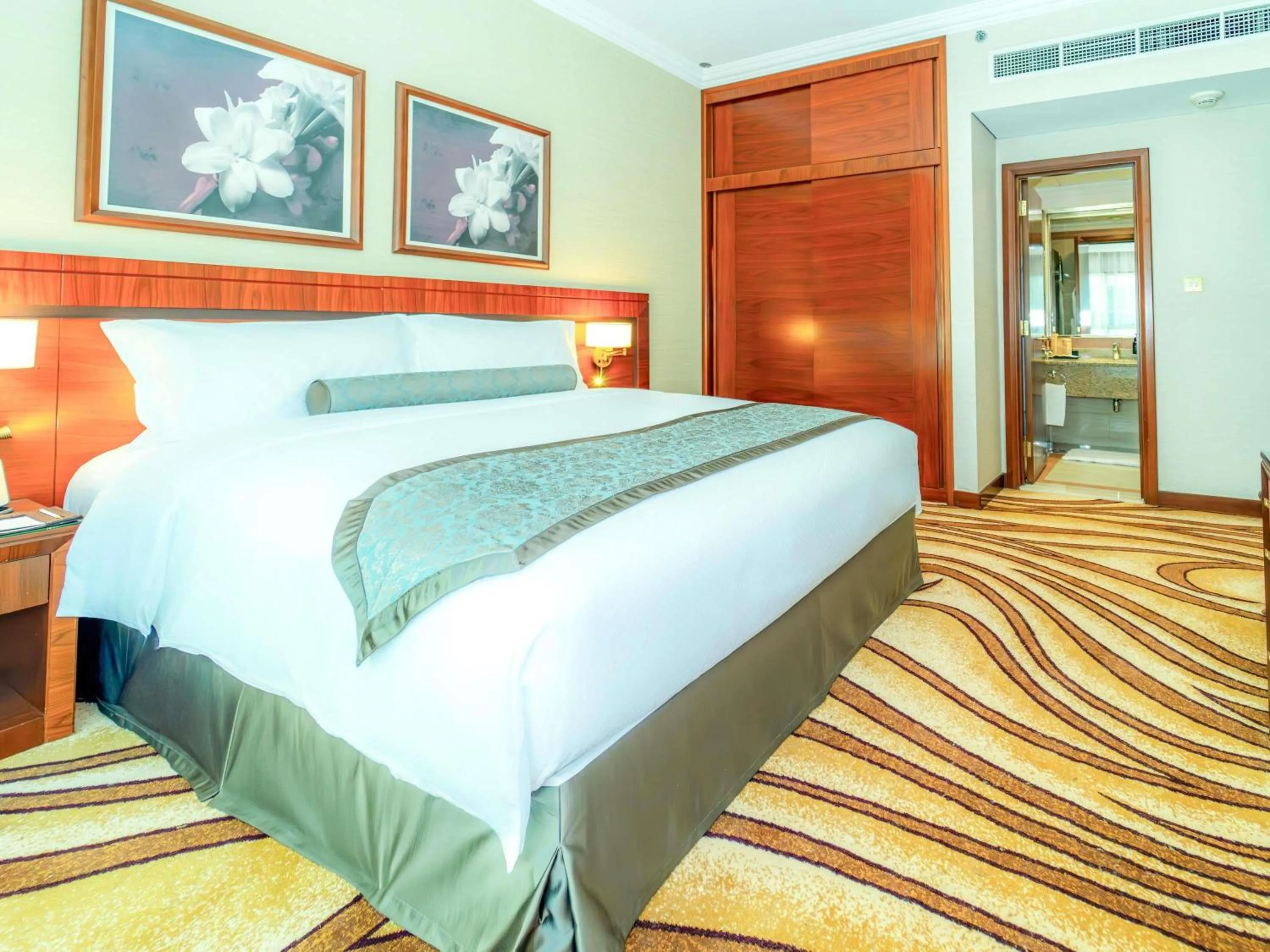 Bedroom, Bed in Grand Mercure Majlis Residences Abu Dhabi