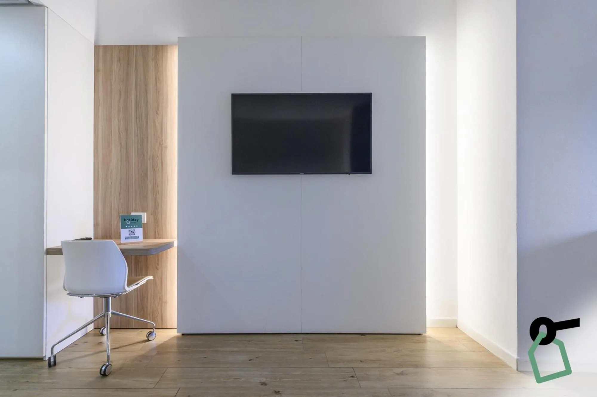 TV and multimedia in HOTIDAY Room Collection - Tirrenia