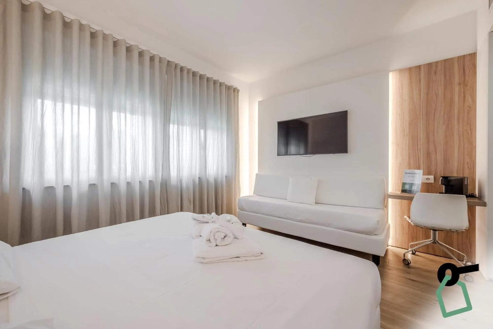 Bedroom, Bed in HOTIDAY Room Collection - Tirrenia