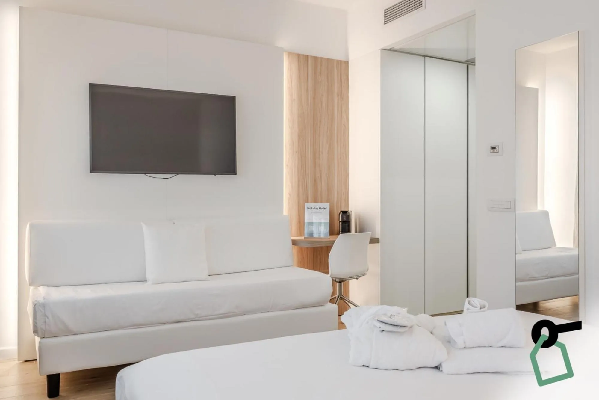 Photo of the whole room, Bed in HOTIDAY Room Collection - Tirrenia