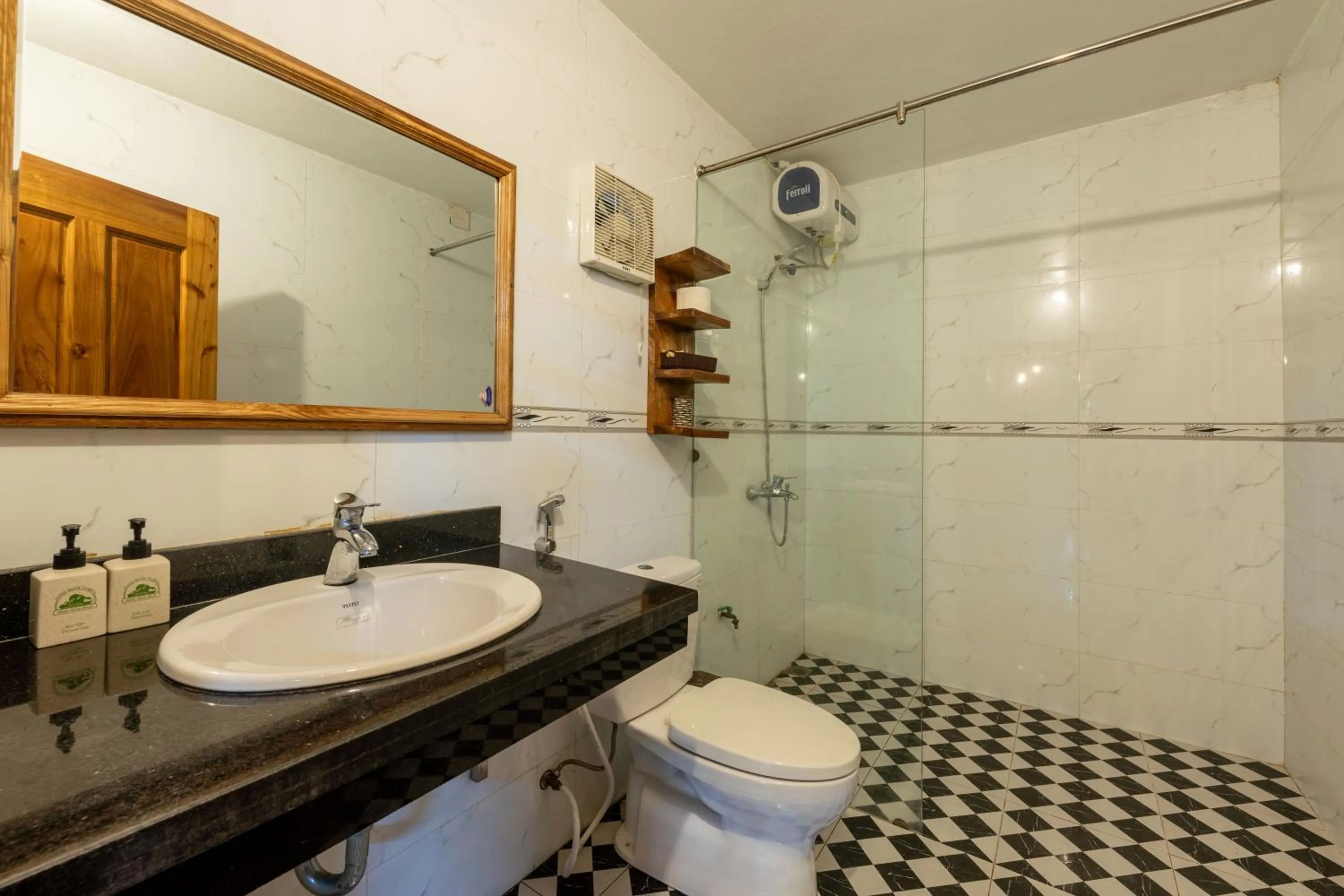 Shower in Ninh Binh Family Homestay