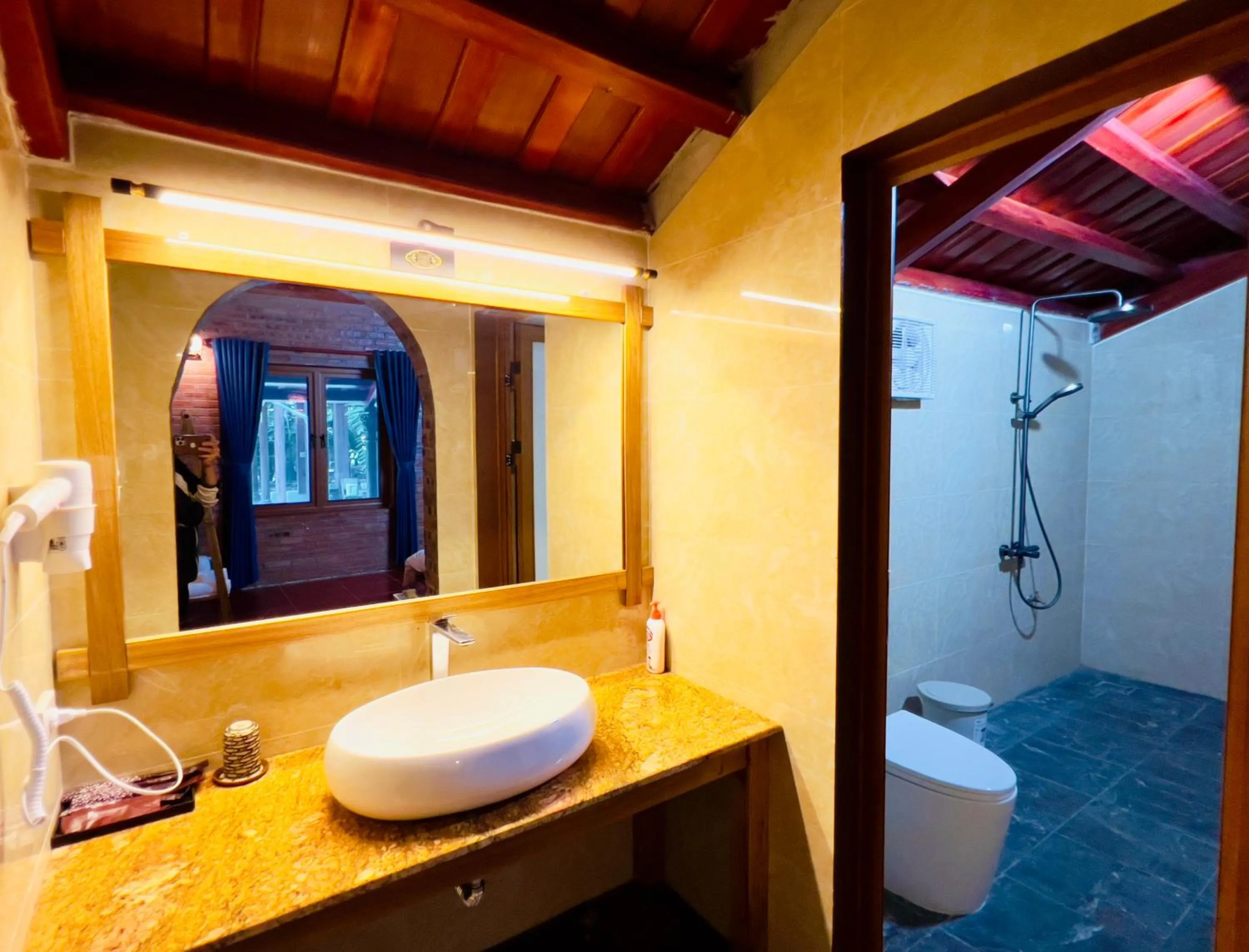 Shower in Ninh Binh Family Homestay