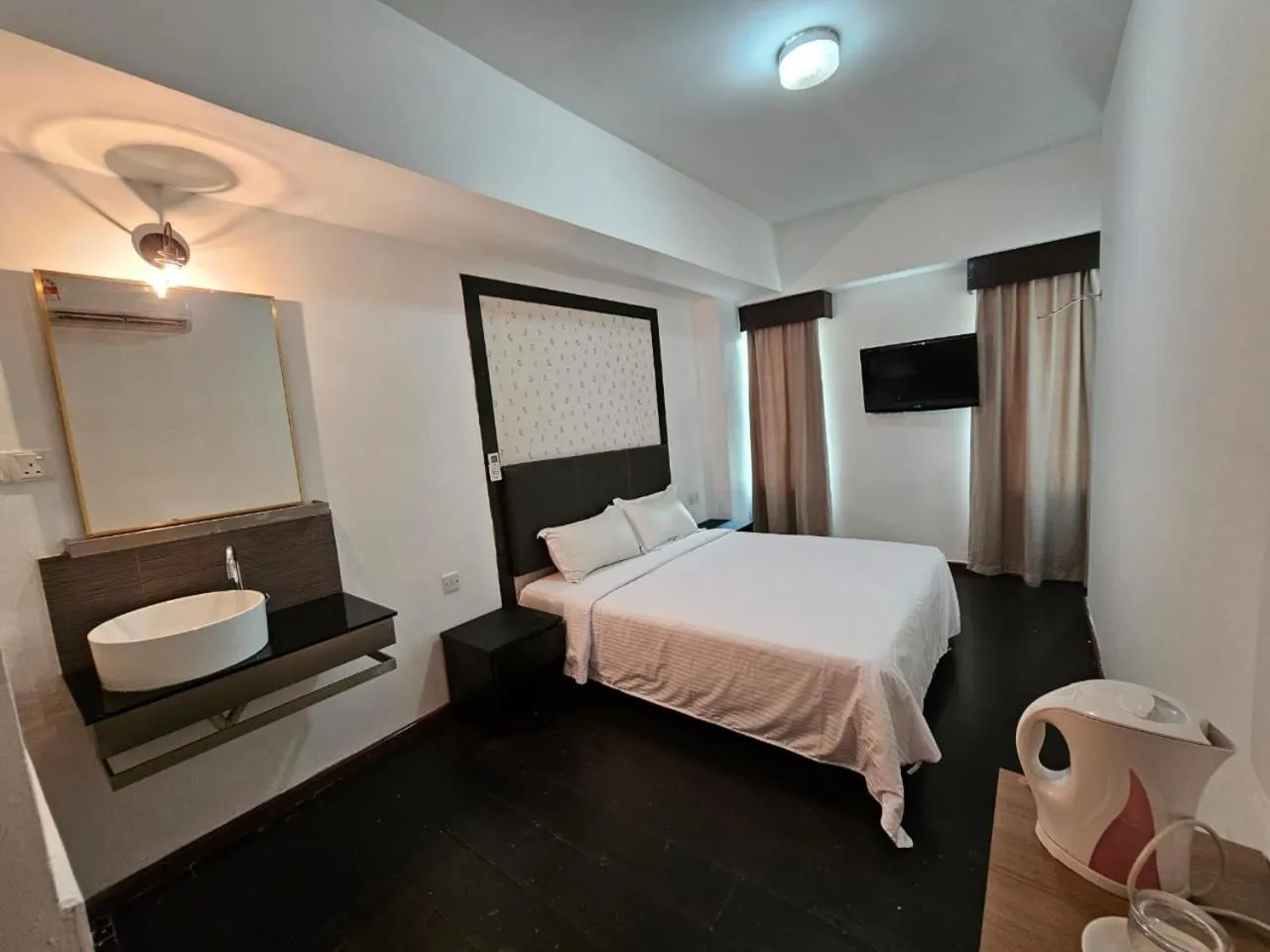 Bed in Warisan Hotel Kota Kinabalu