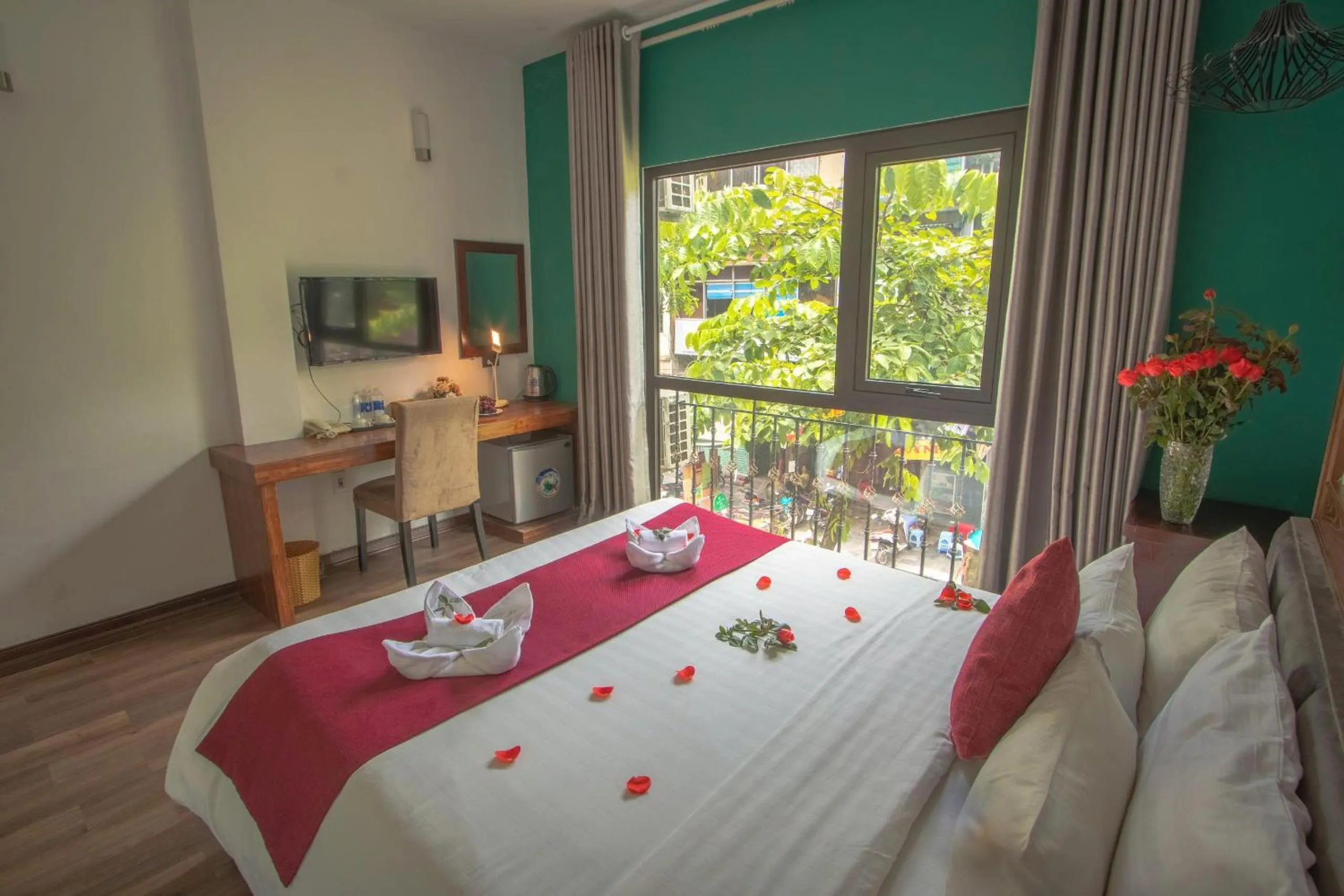 Bedroom, Bed in NT Elysian hotel