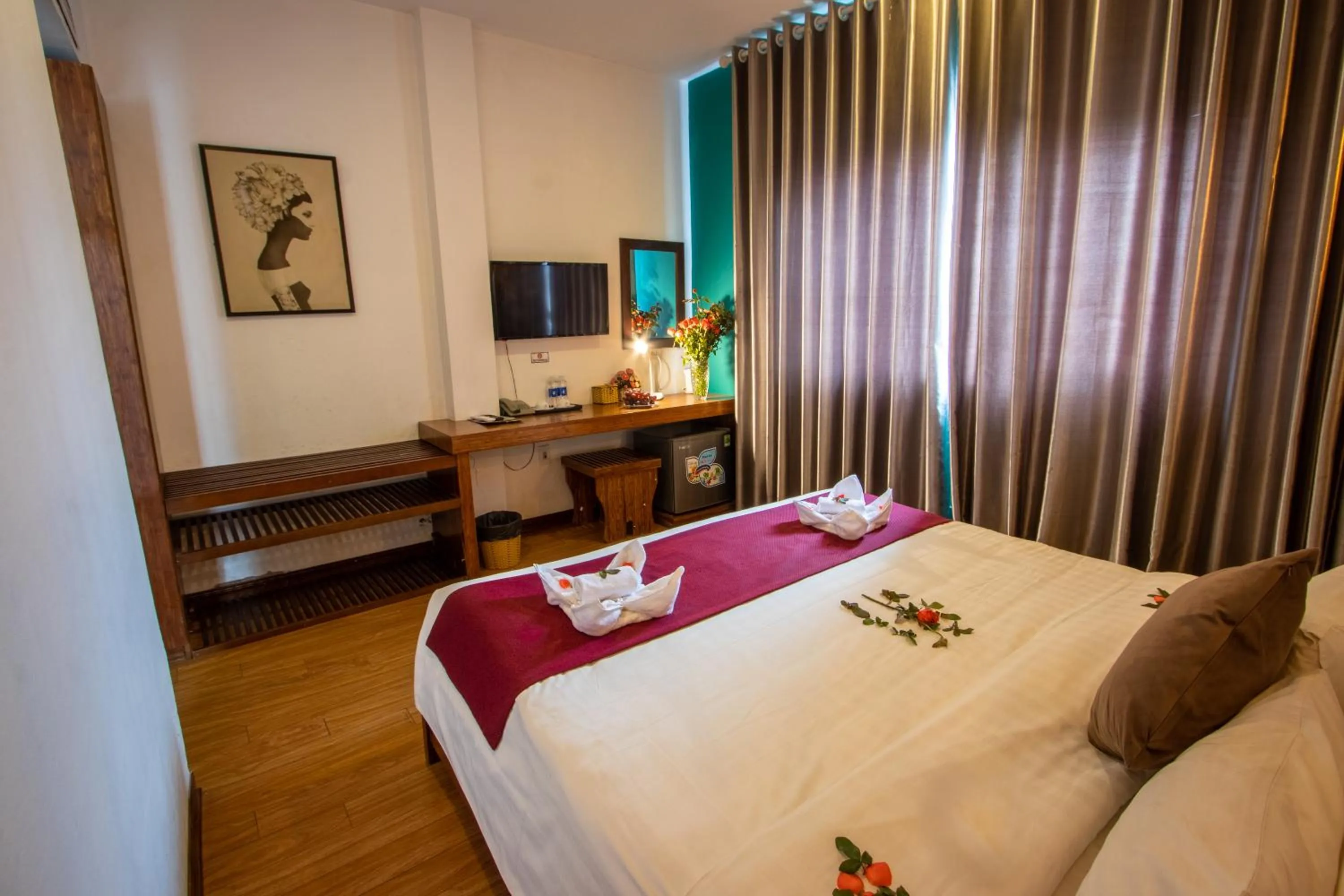 TV and multimedia, Bed in NT Elysian hotel