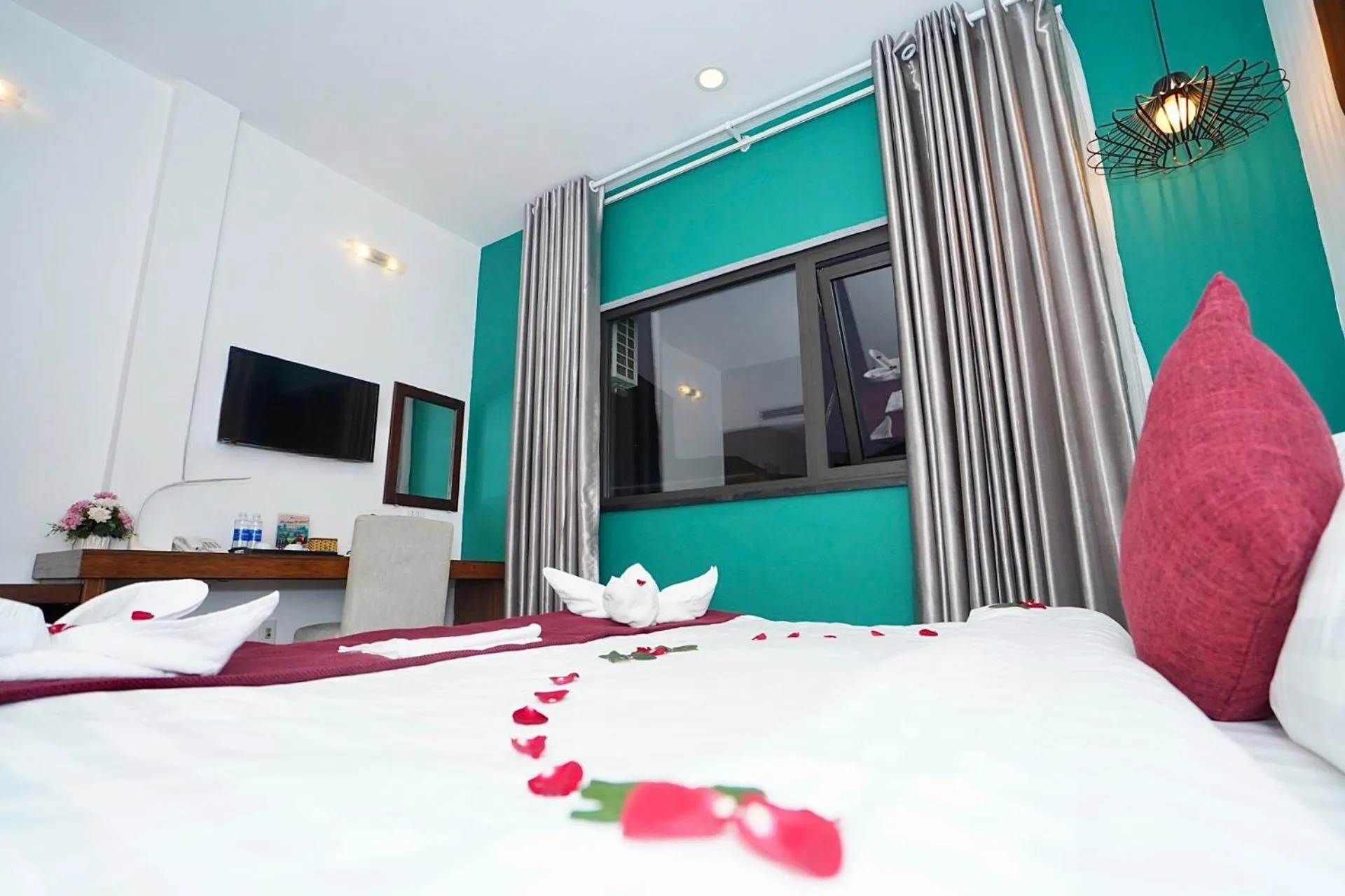 Photo of the whole room, Bed in NT Elysian hotel