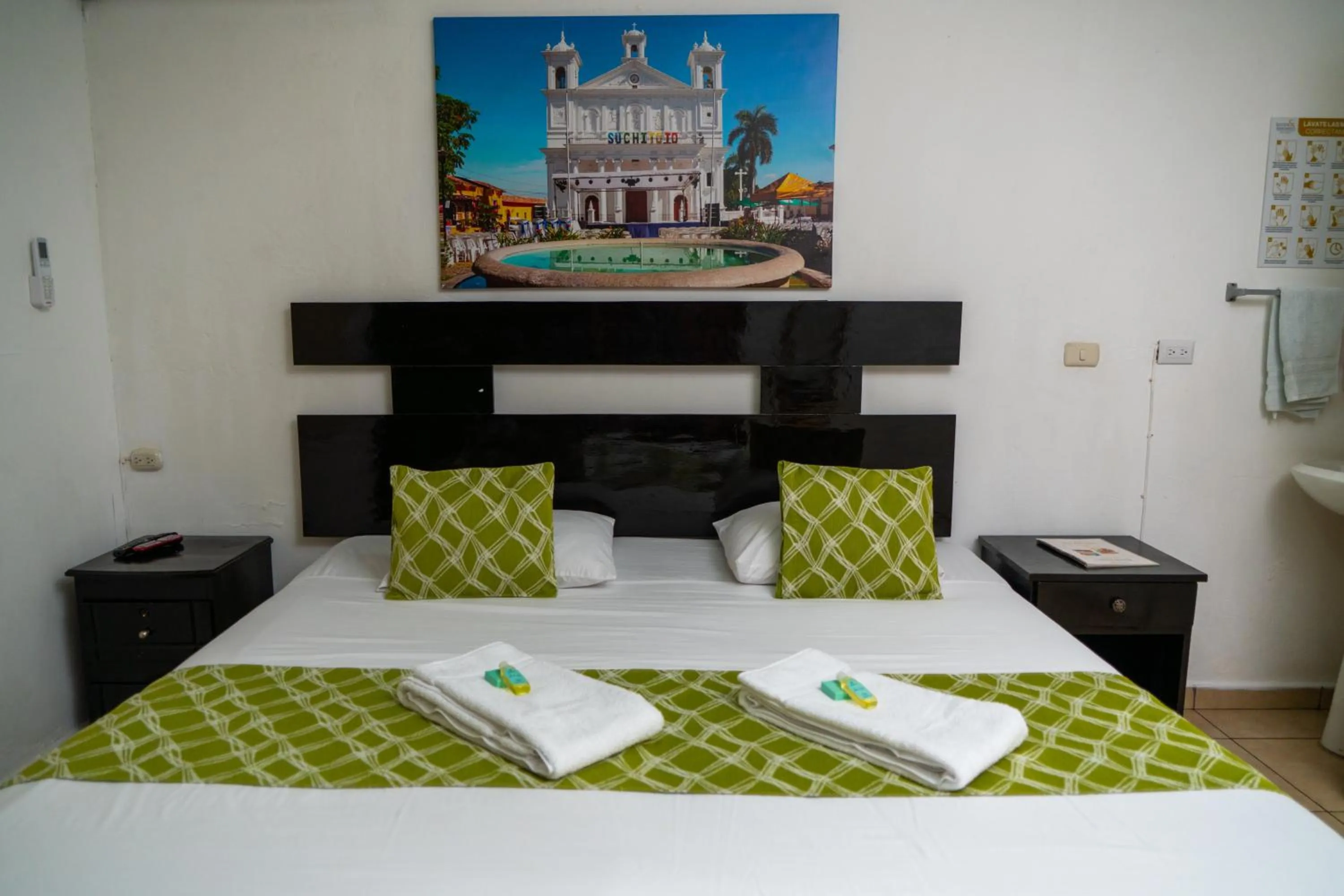 Bedroom, Bed in Suites & Apartments San Benito - Zona Rosa