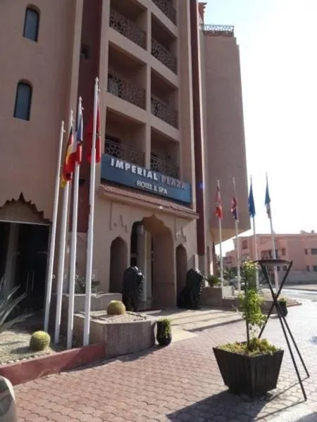 Property building in Manis Apartment Set in a Hotel Area