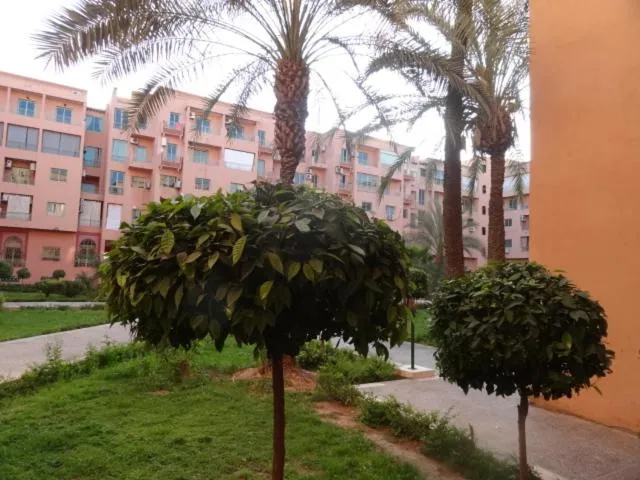 Manis Apartment Set in a Hotel Area